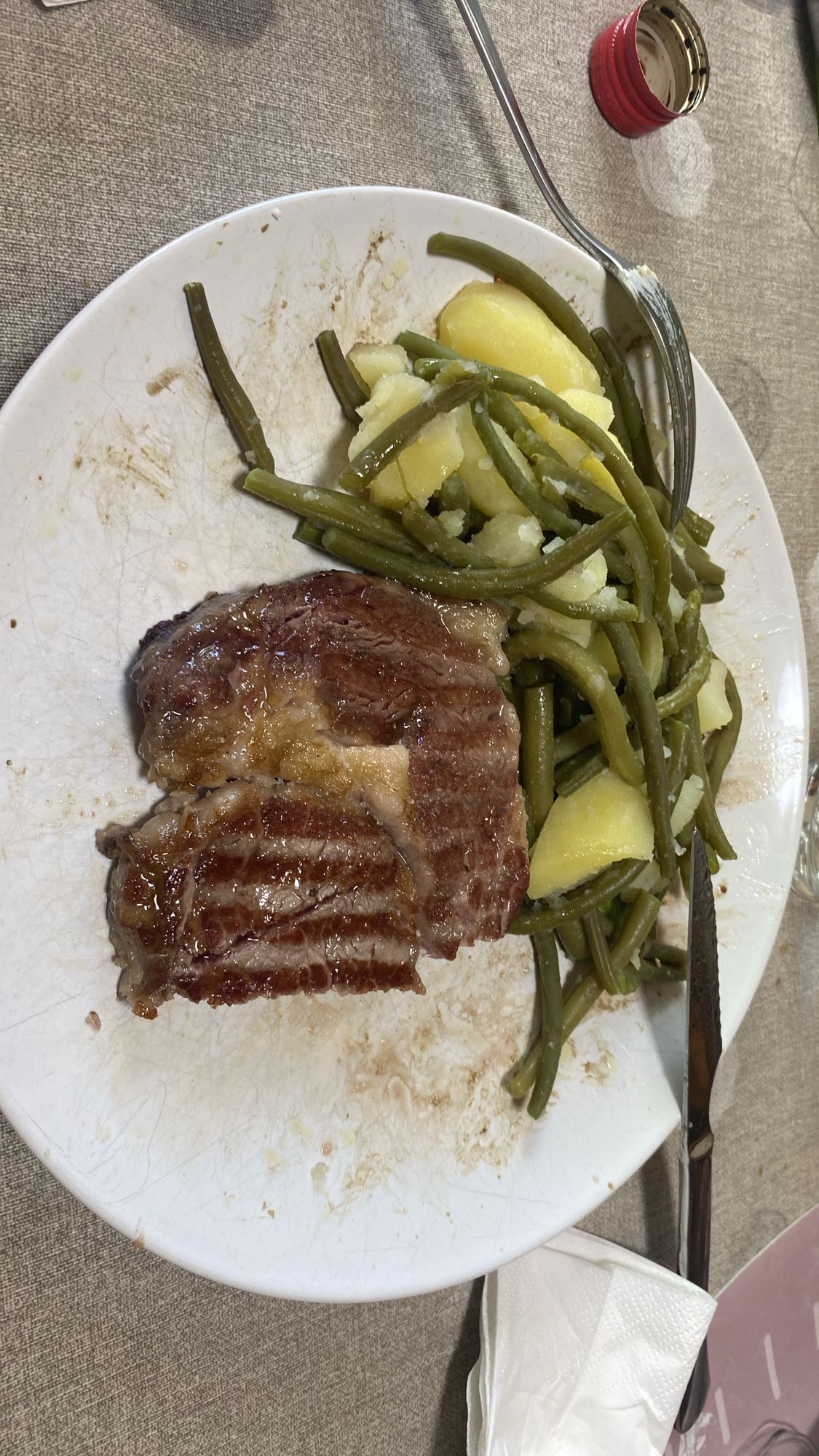 Carne con judías y patatas