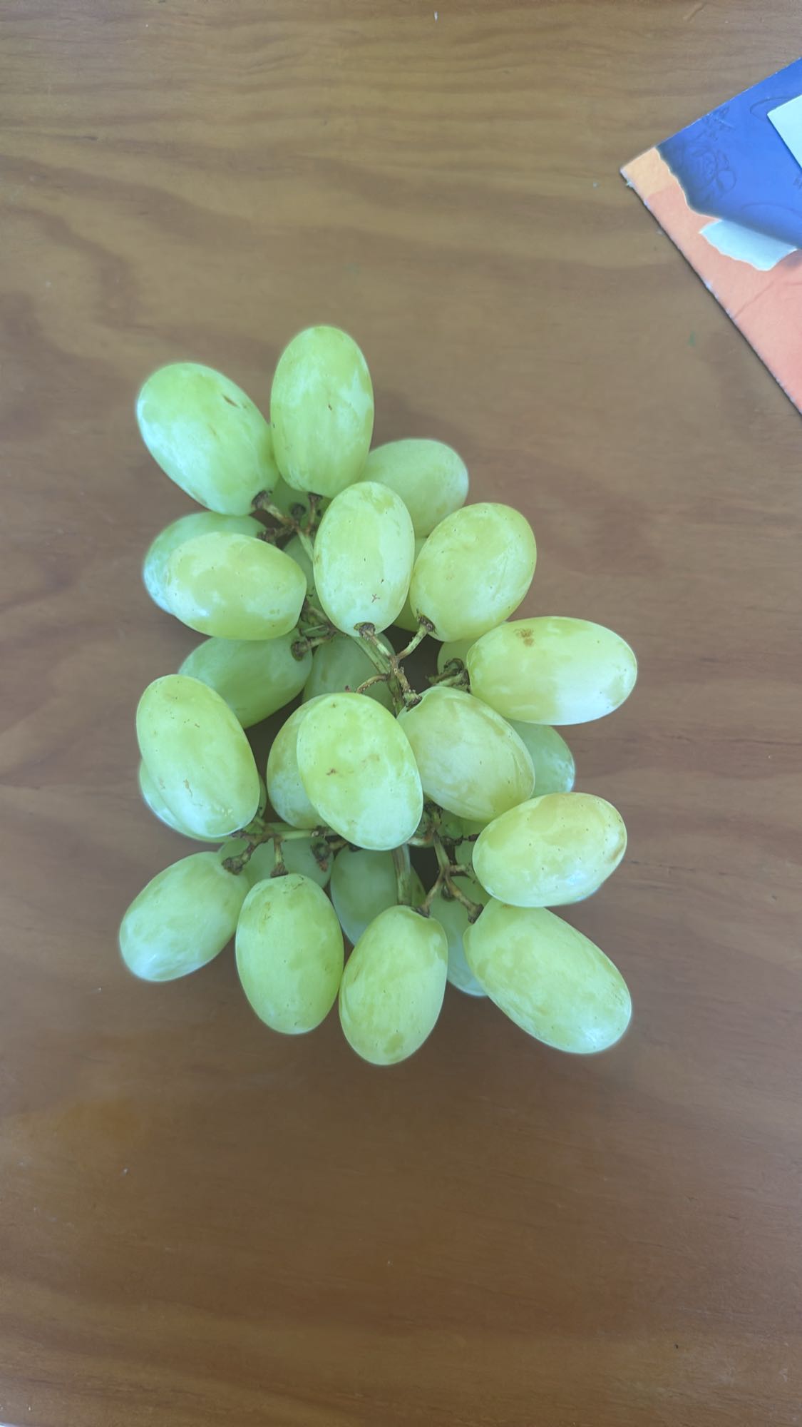 Uvas verdes frescas