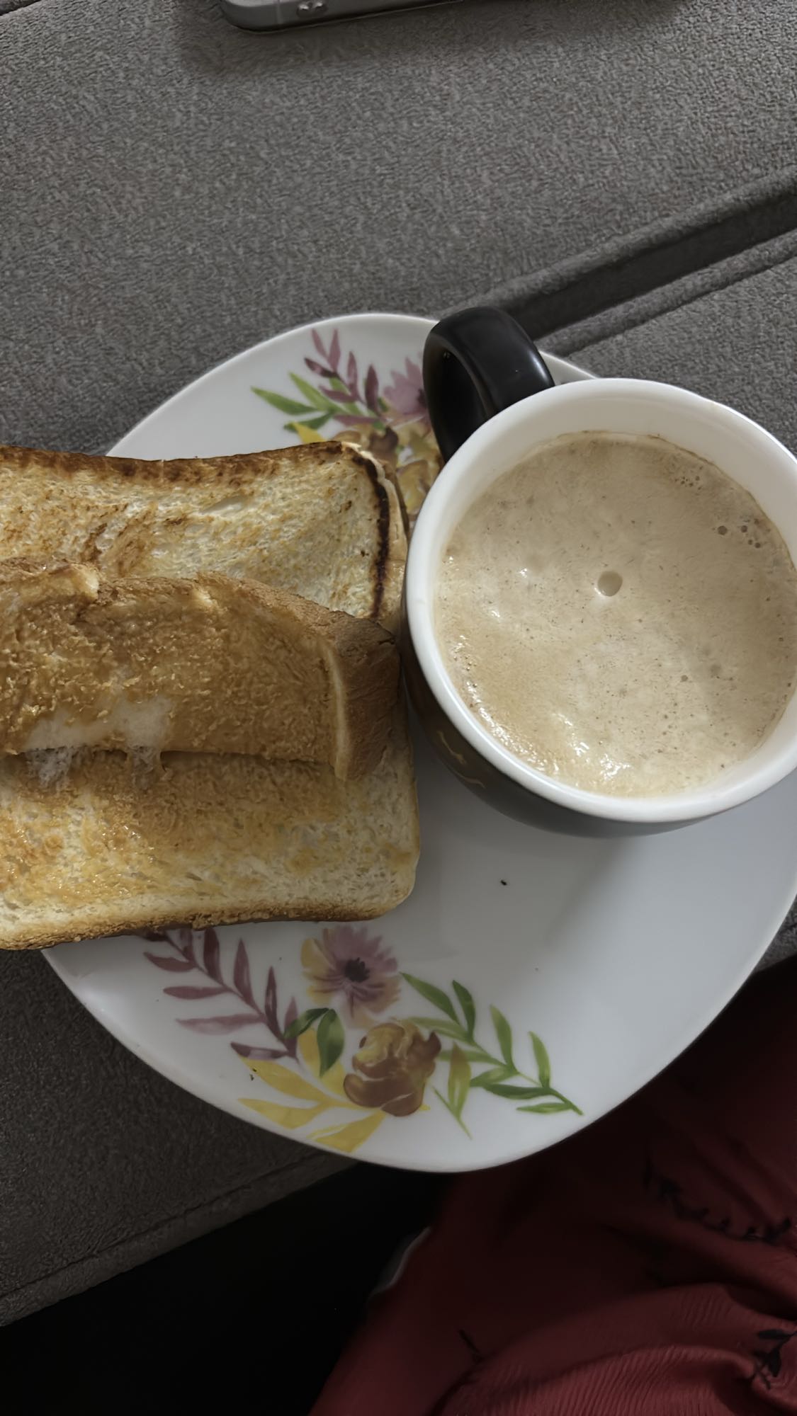 توست مع زبدة وقهوة