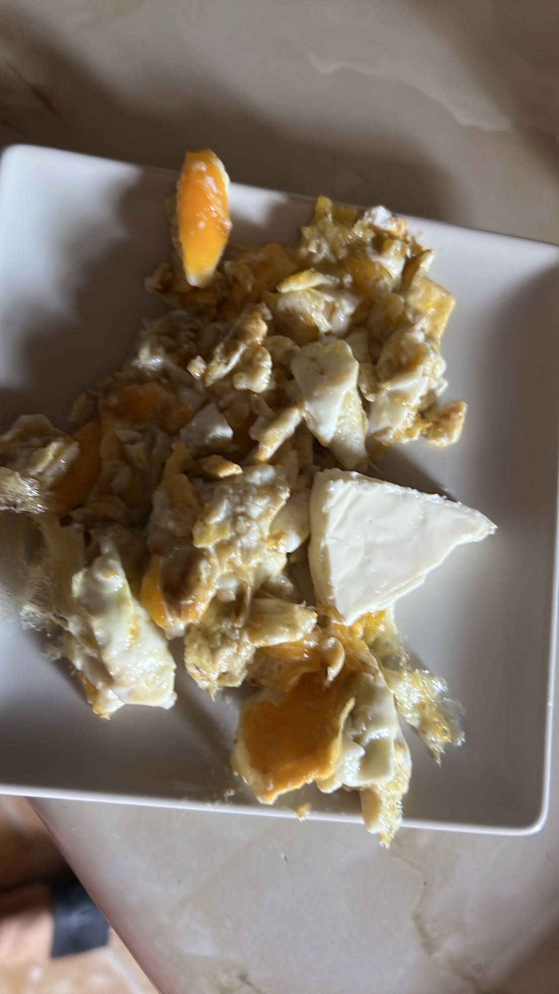 Huevos revueltos con queso