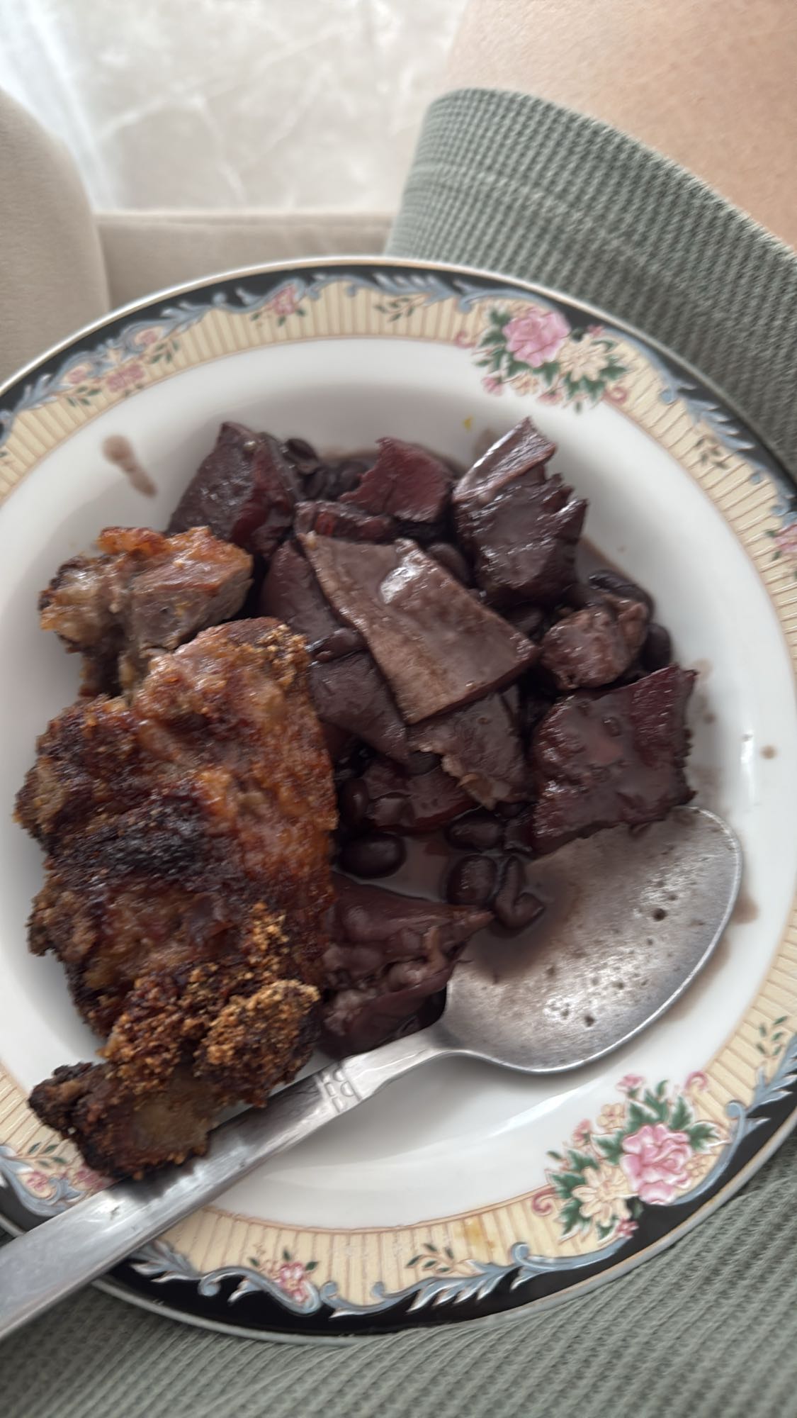 Feijoada com torresmo