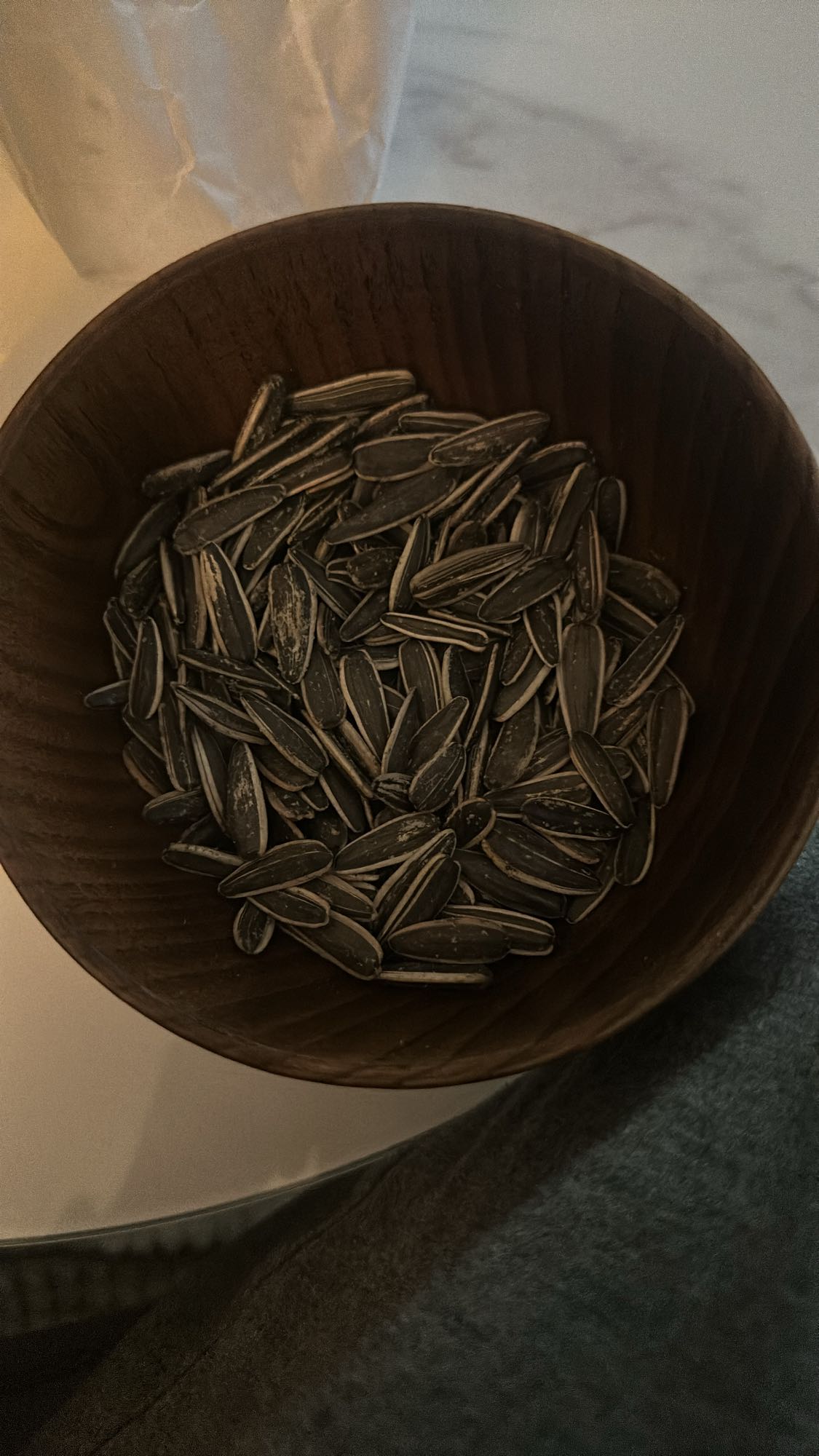 Solrosfrön i skål