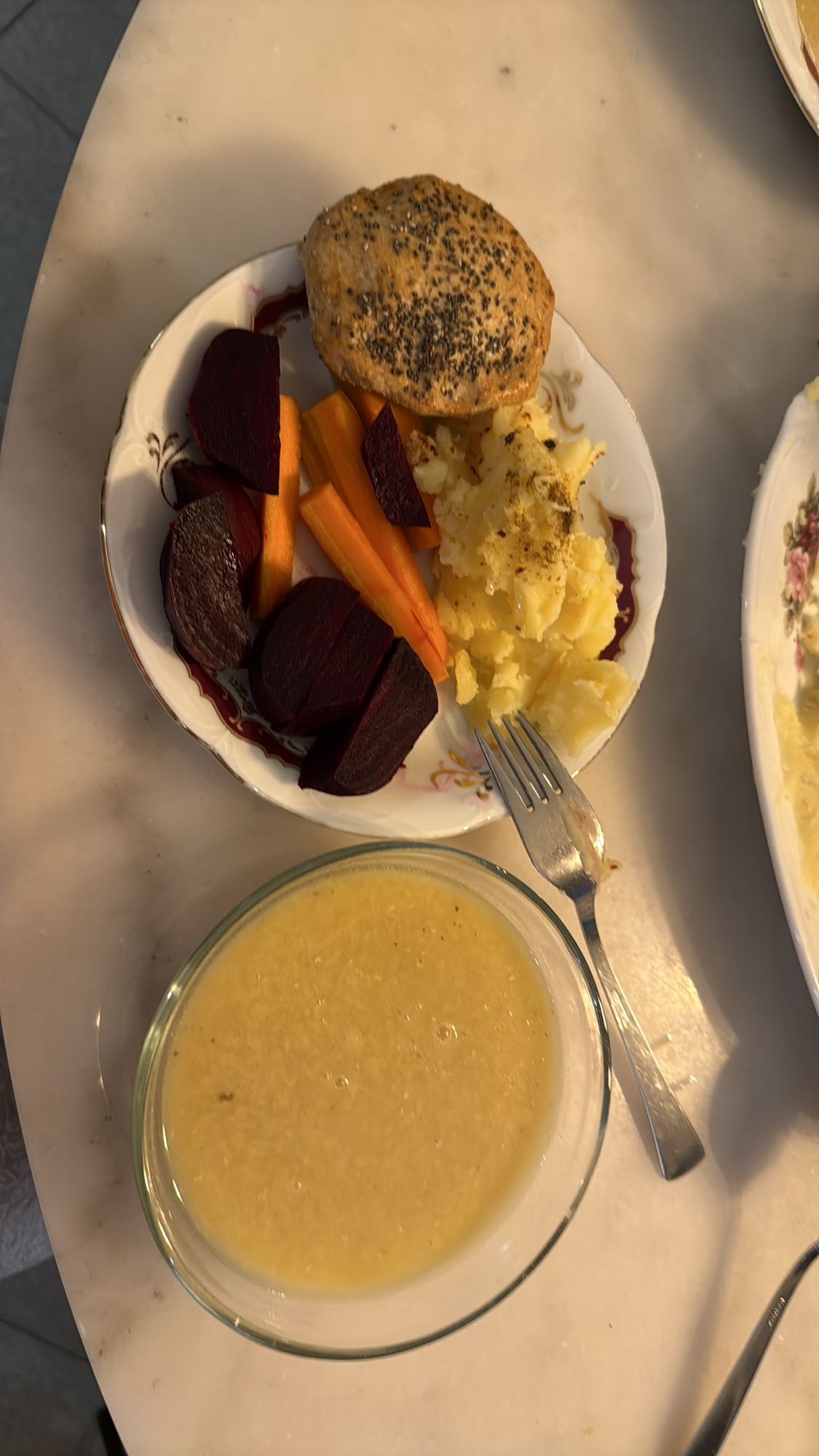 Grönsakstallrik med soppa