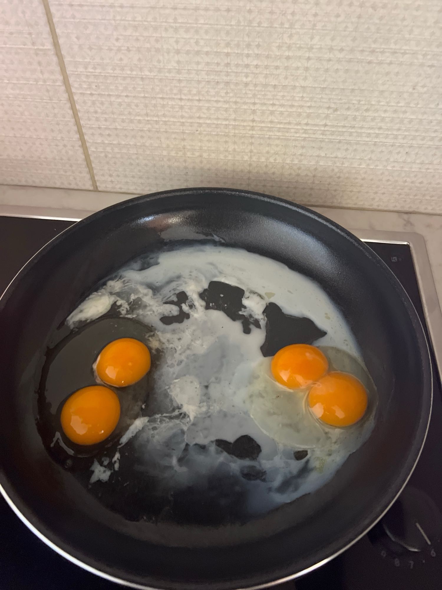 Яичница на сковороде