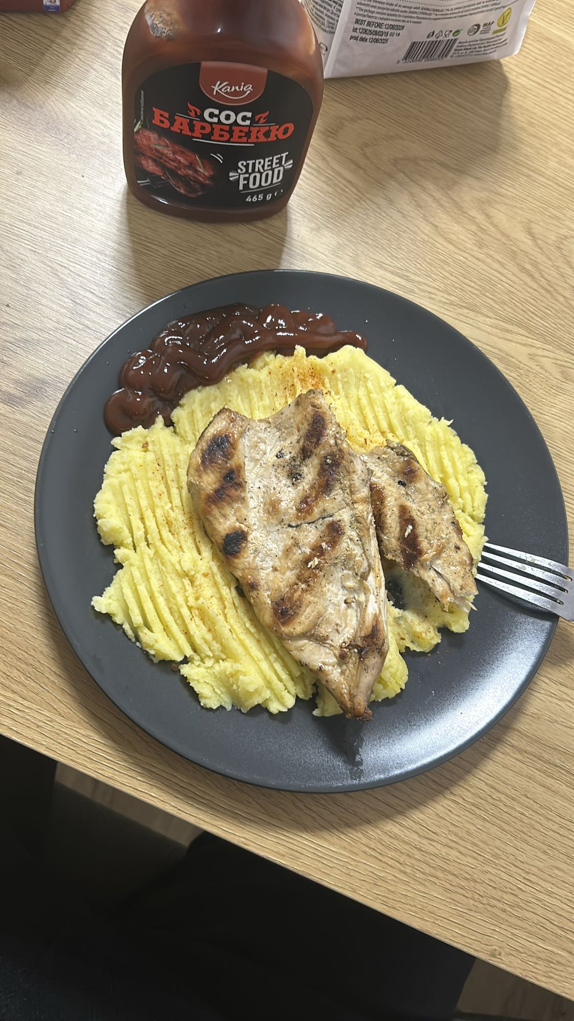 Chicken with mash & BBQ