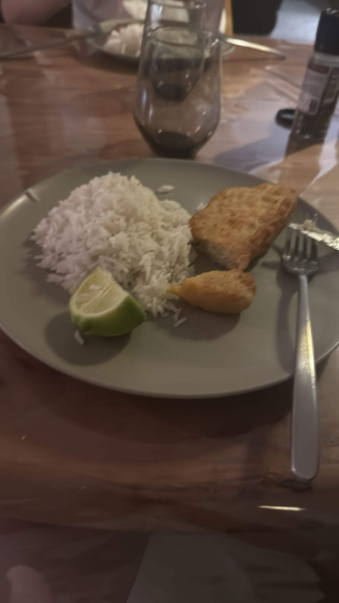 Riz et poisson frit