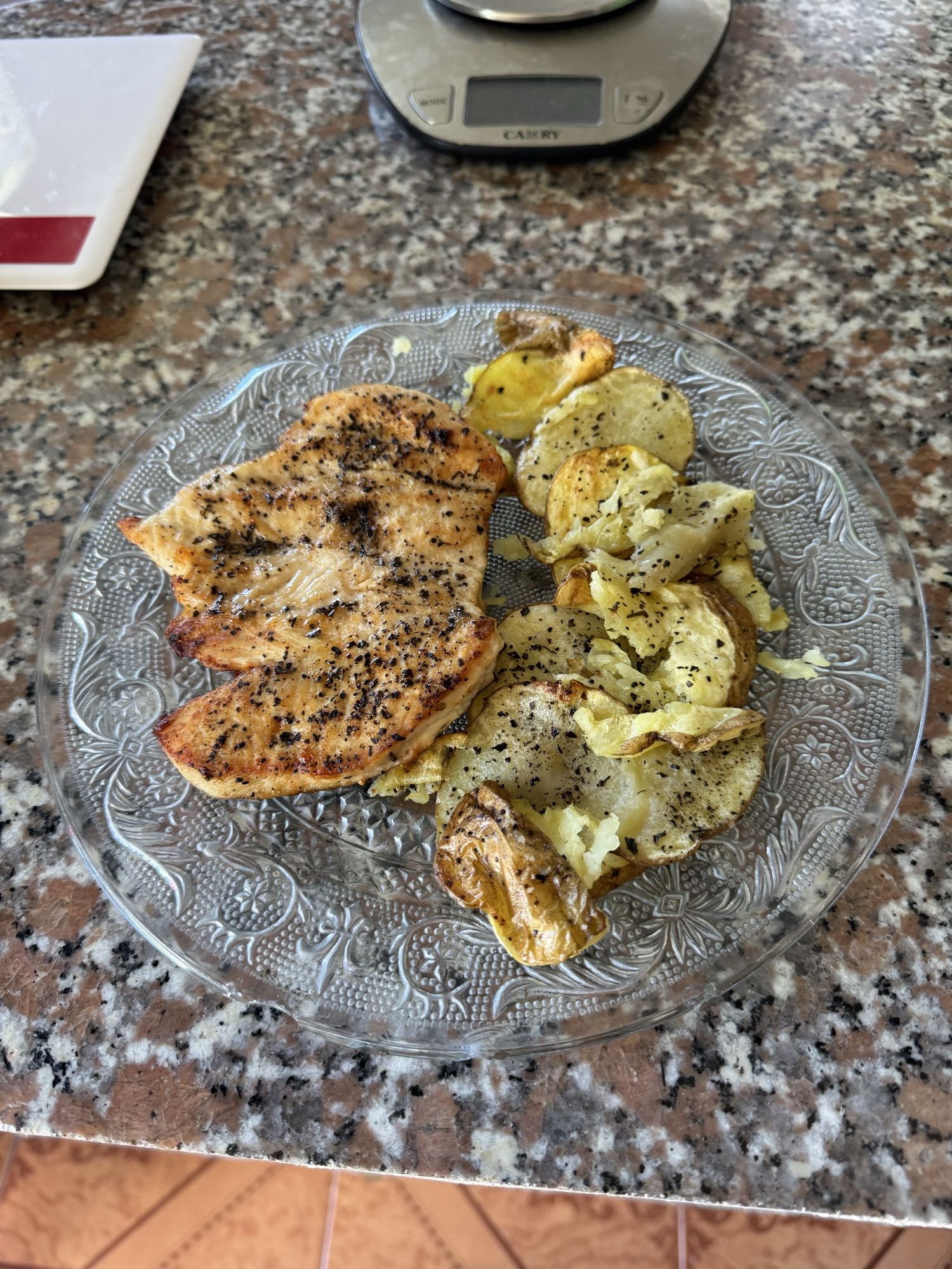 Pollo con papas asadas
