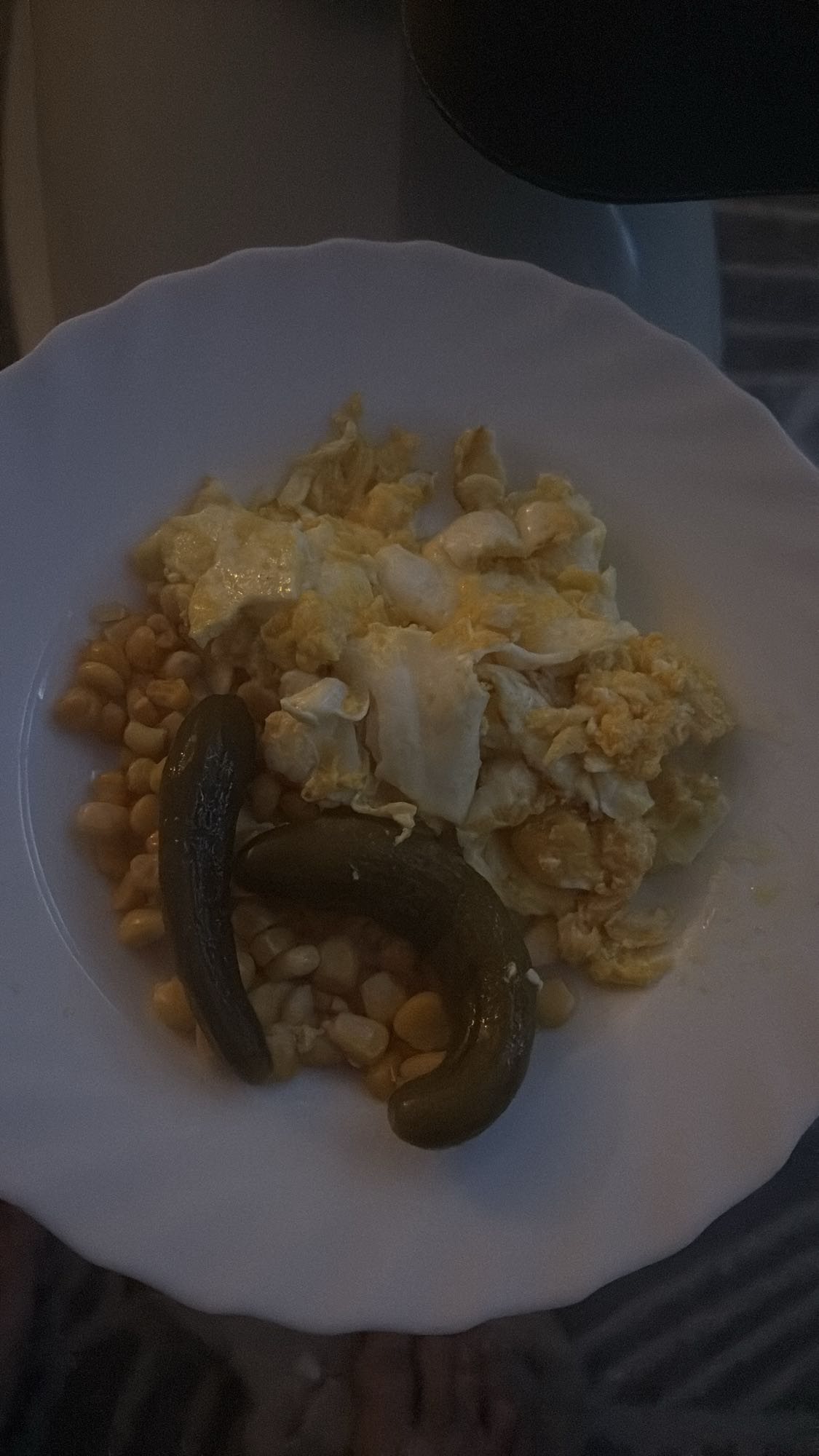 Ägg, majs och saltgurka