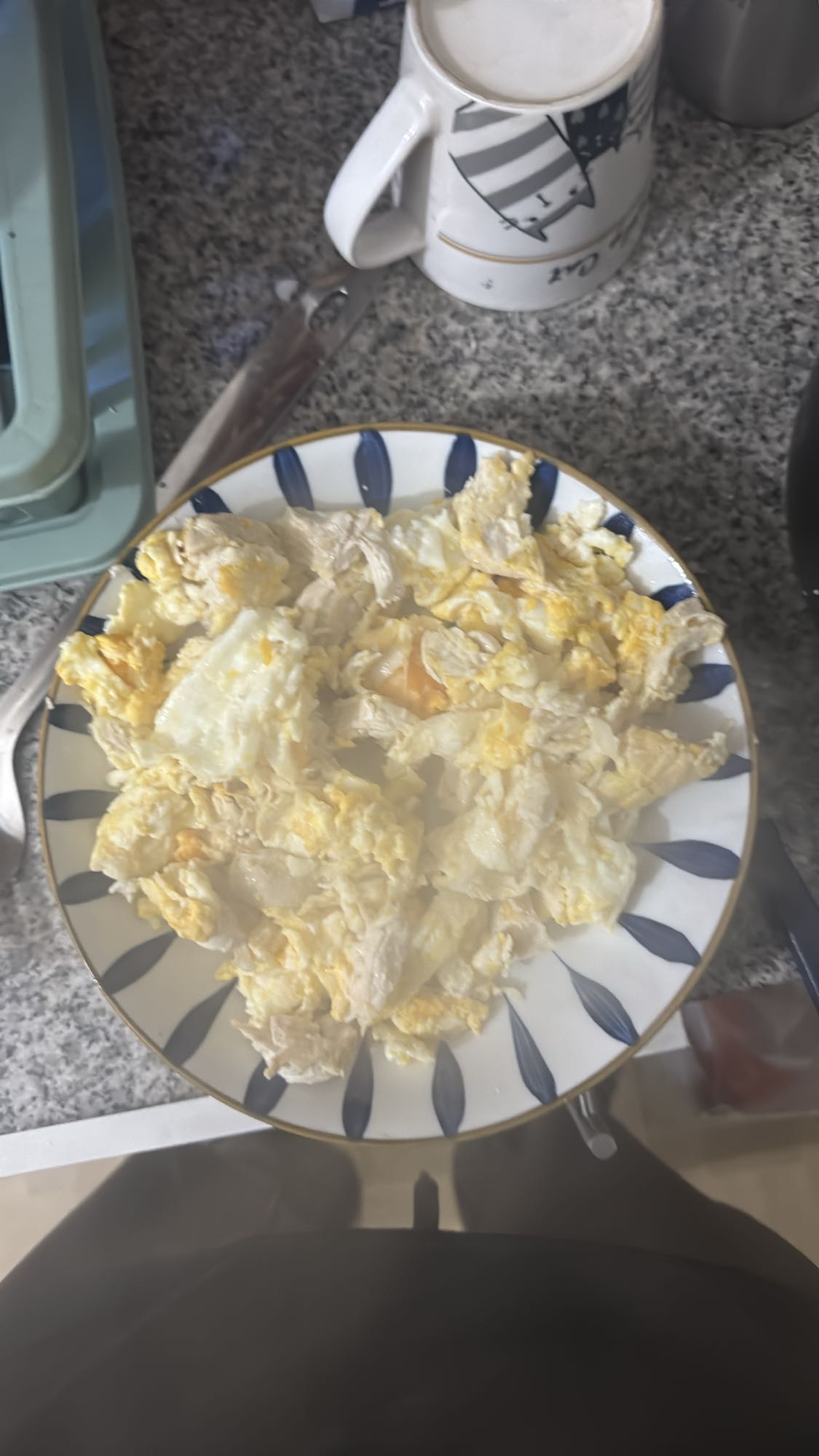 Huevos con pollo