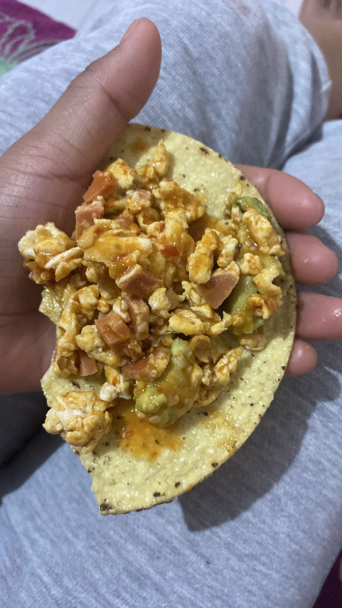 Tostada con huevo y jamón