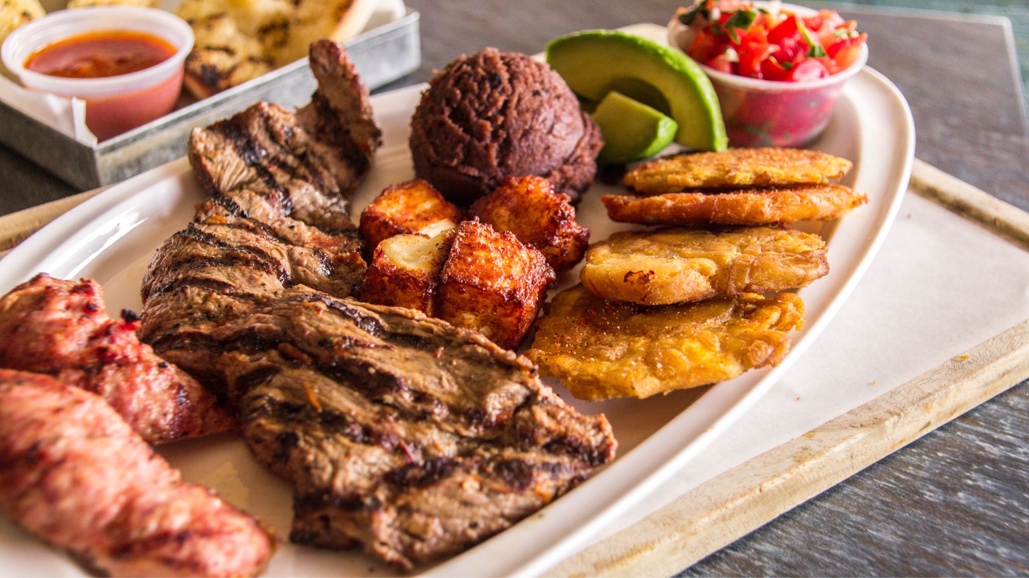 Plato mixto caribeño