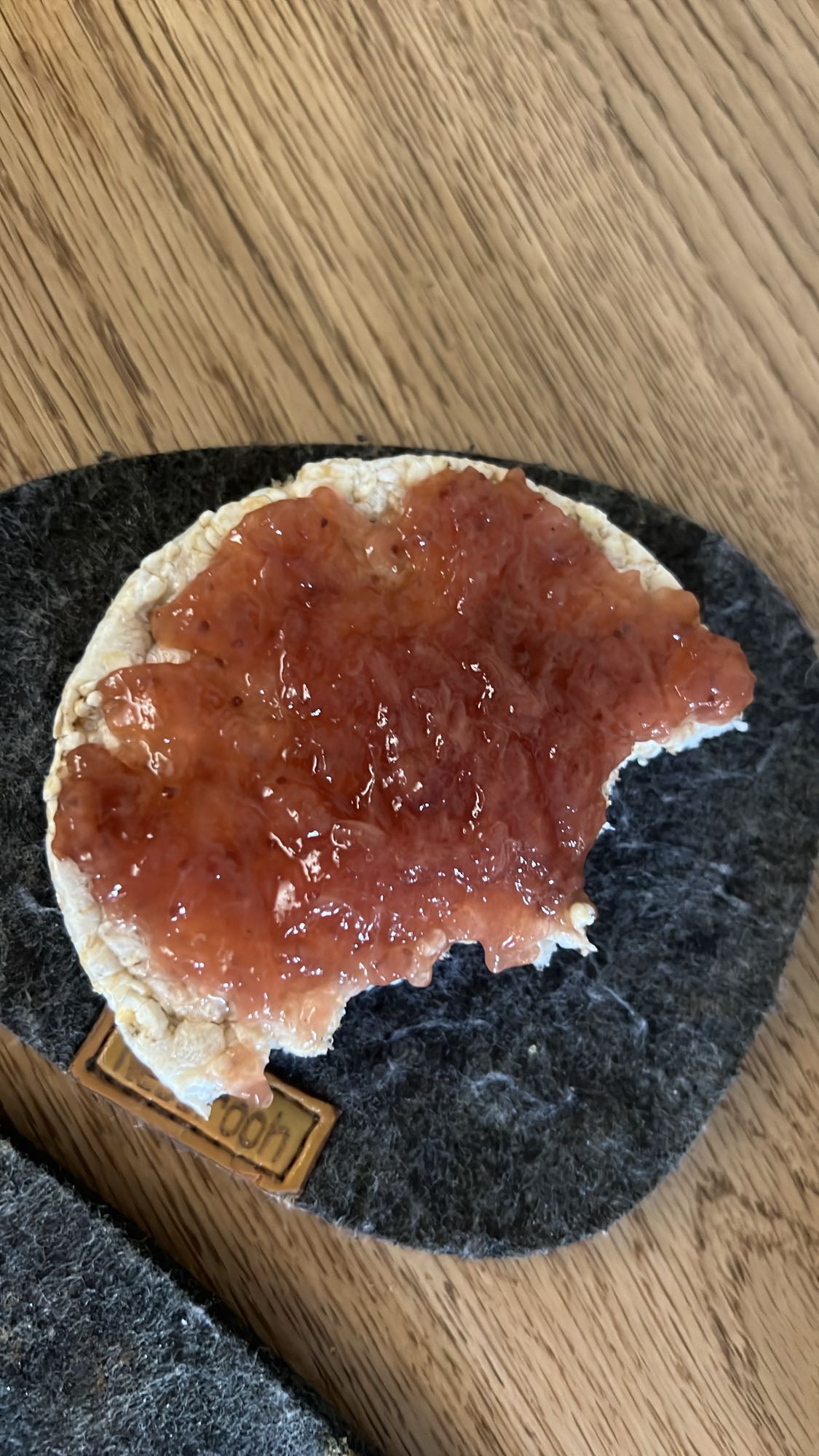 Reiswaffel mit Marmelade