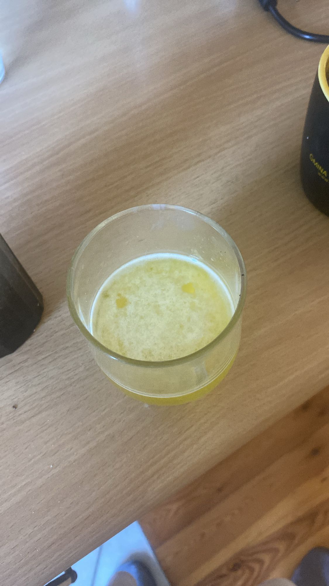 szklanka roztopionego masła