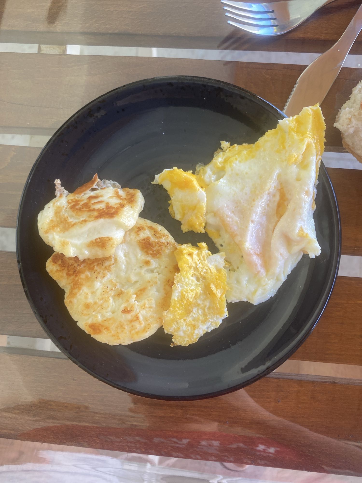 Yumurtalı kahvaltı tabağı
