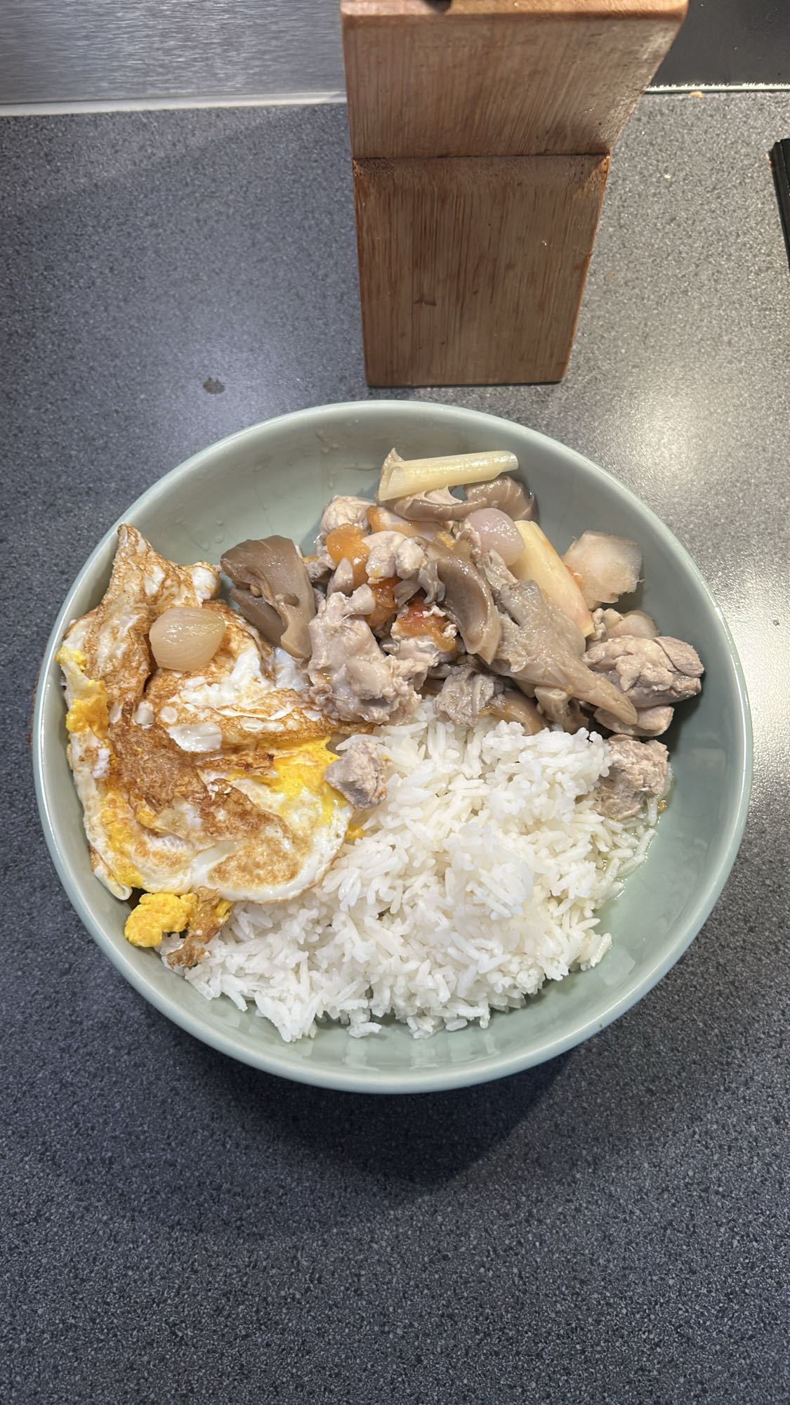 Kylling med ris og egg