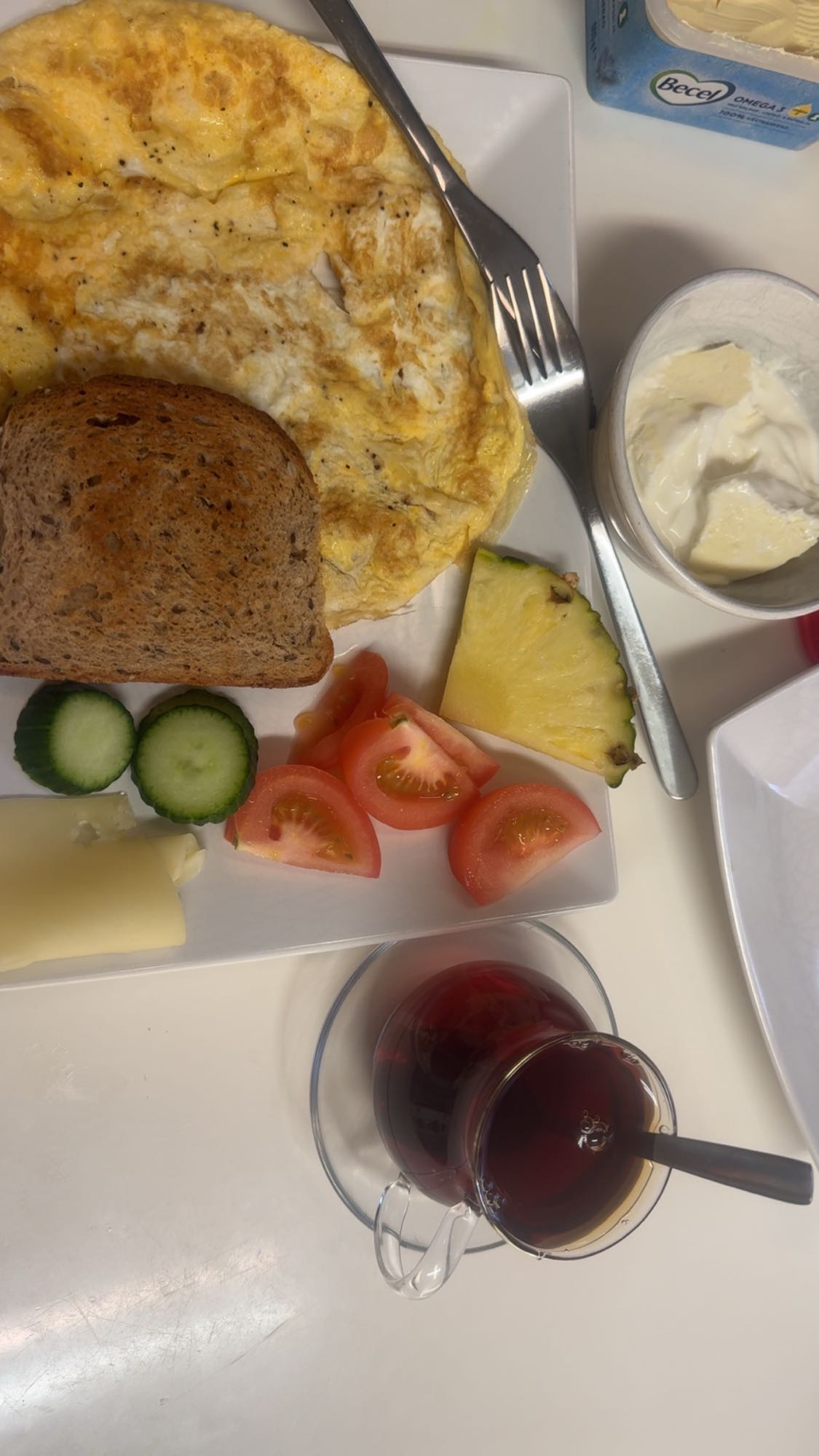 Frukosttallrik med omelett