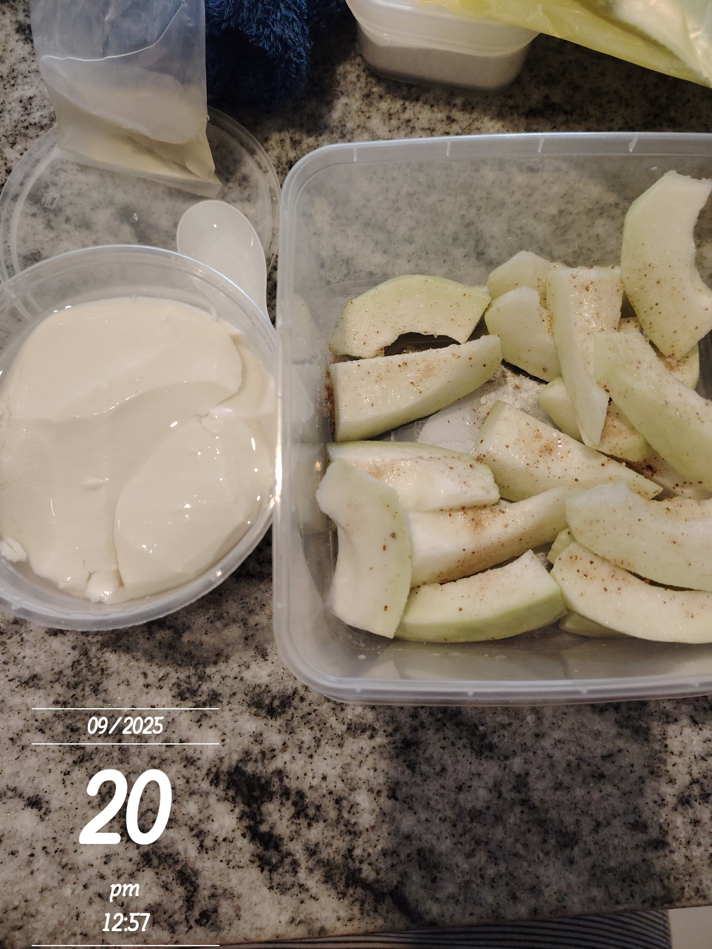 Yogurt and guava slices