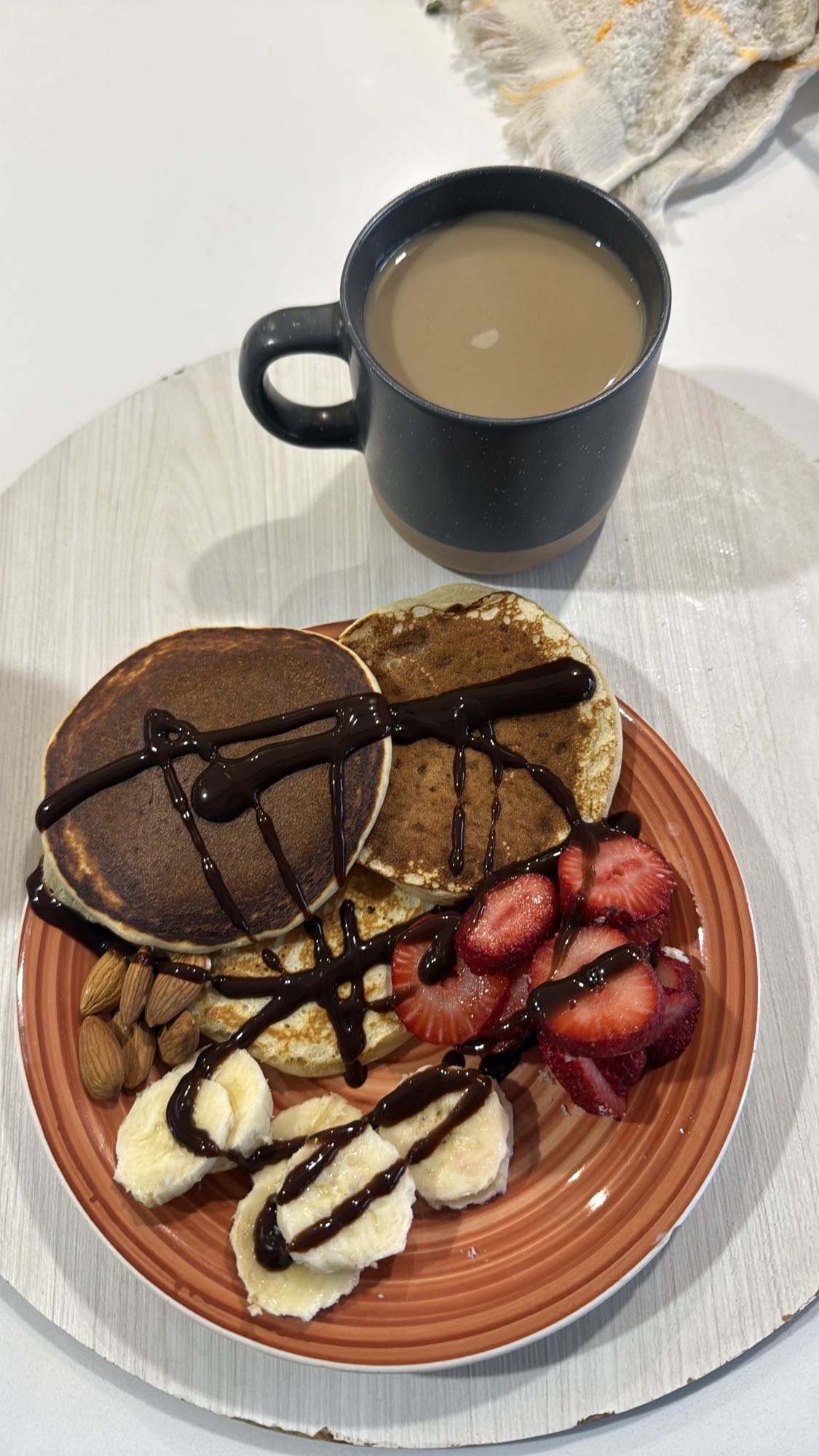 Desayuno de panqueques y café