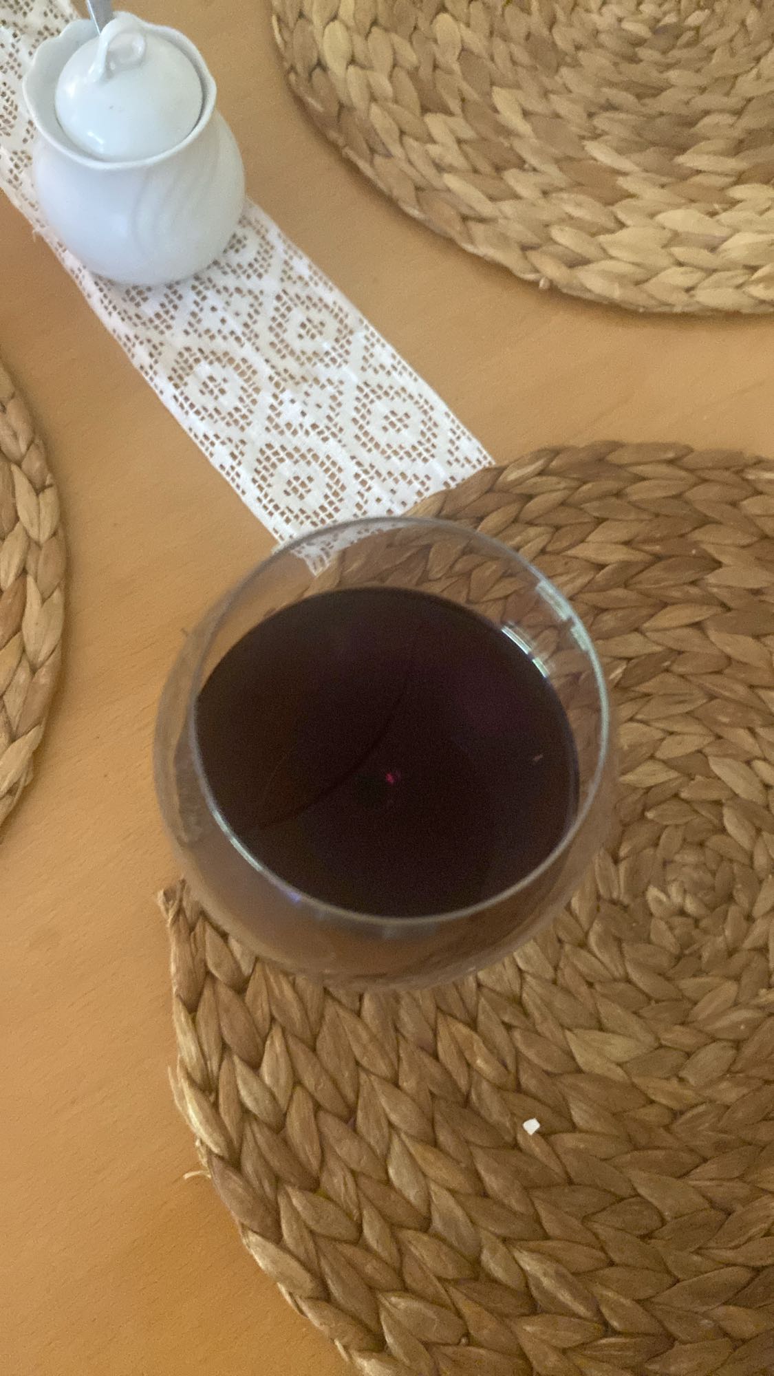 Kieliszek czerwonego wina