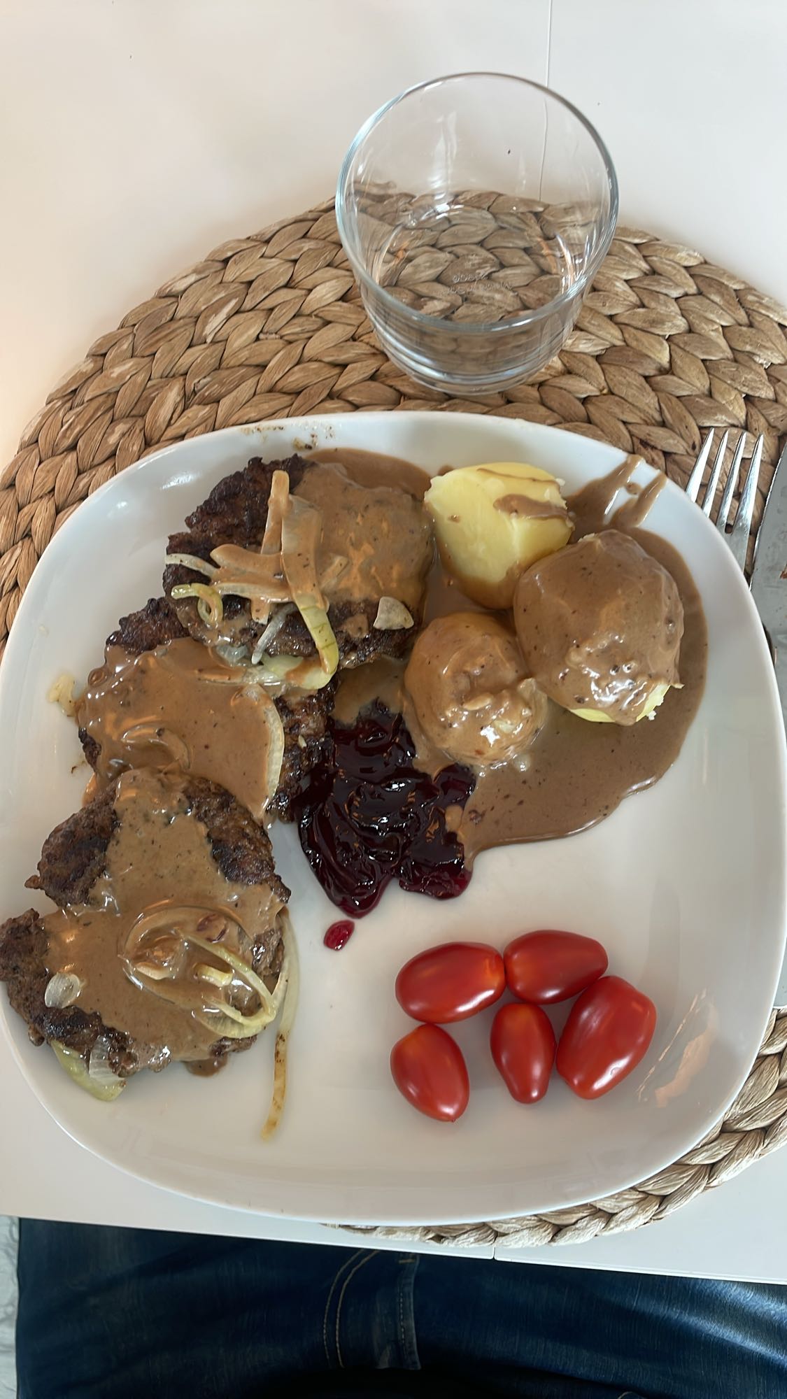 Köttfärsbiffar med potatis