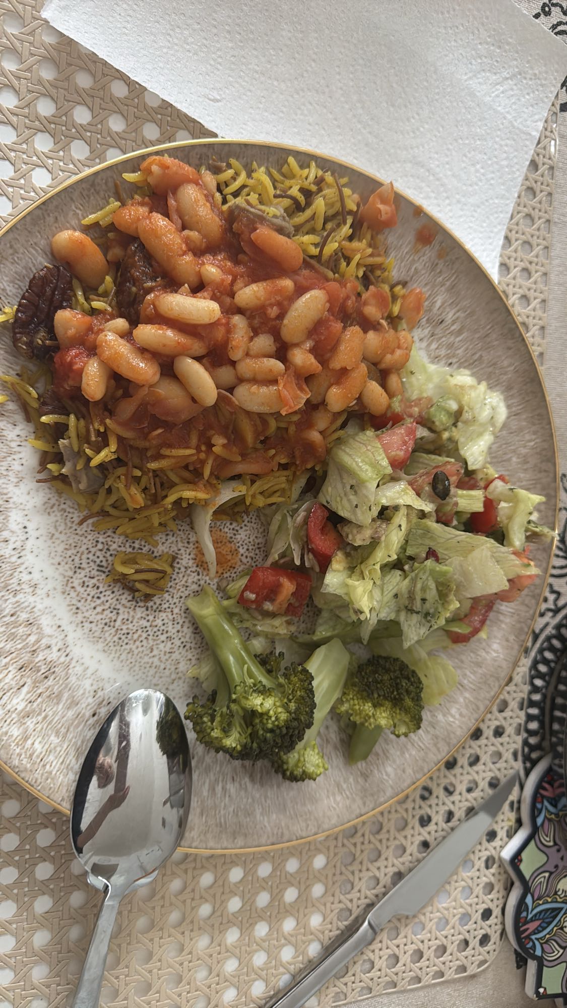 Ris med bönor och sallad