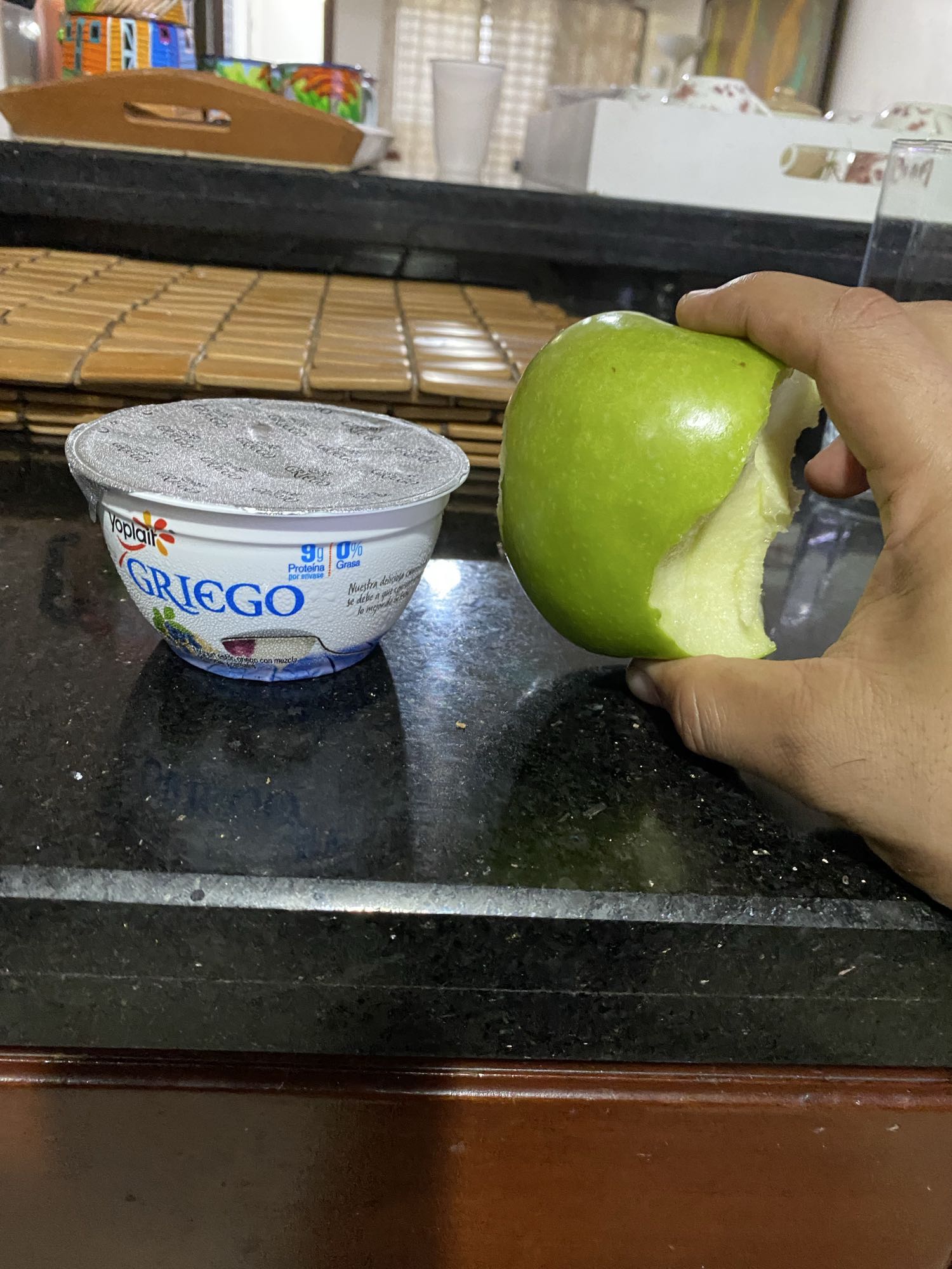 Yogur y manzana verde