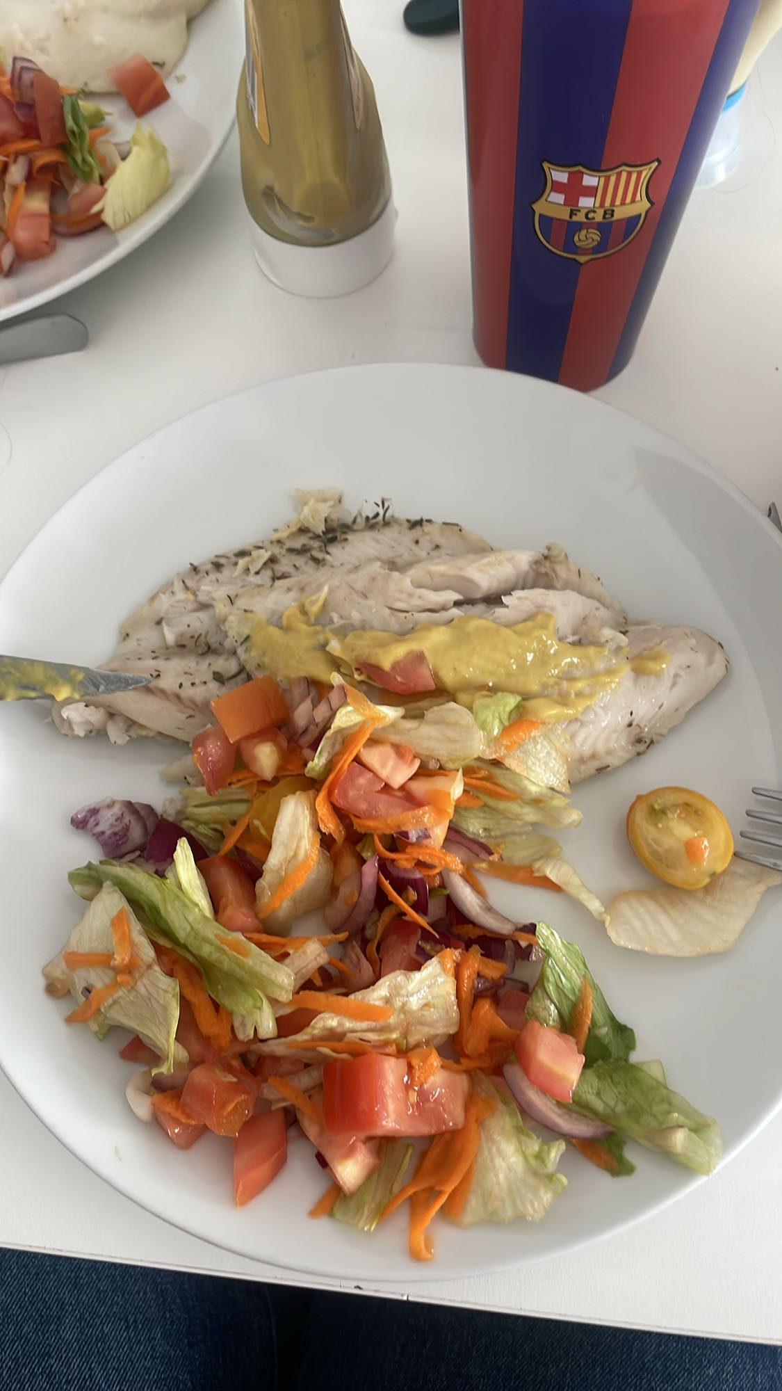 Pescado con ensalada