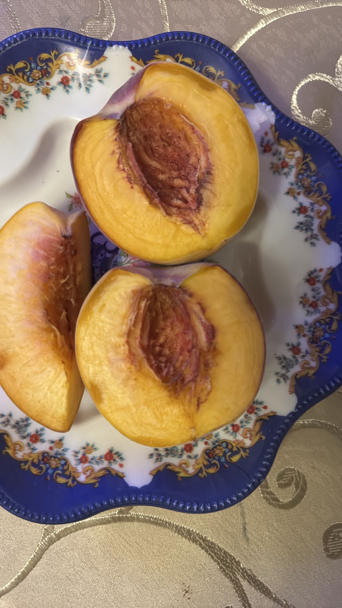 Свежий персик