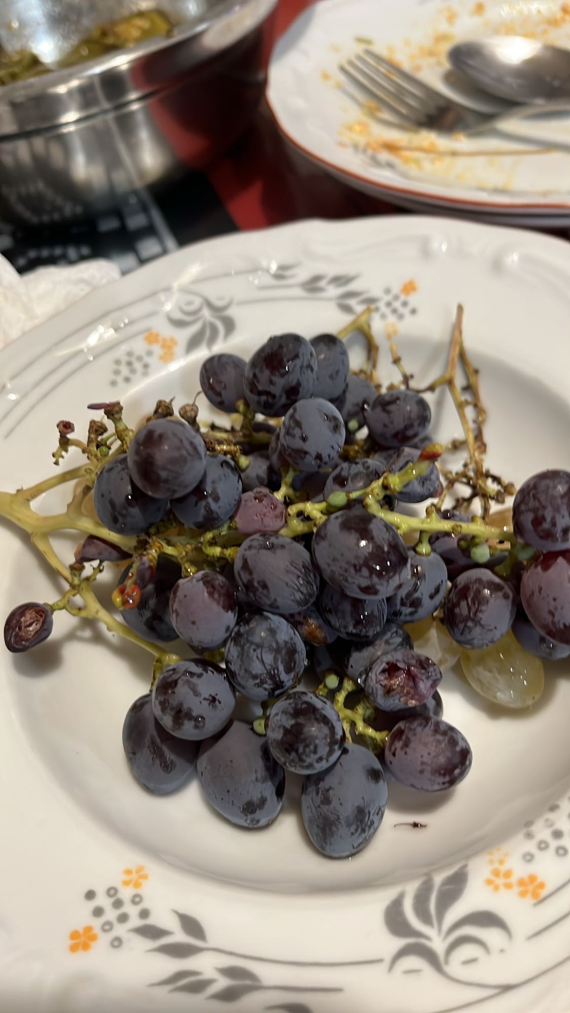 Черен гроздов плод