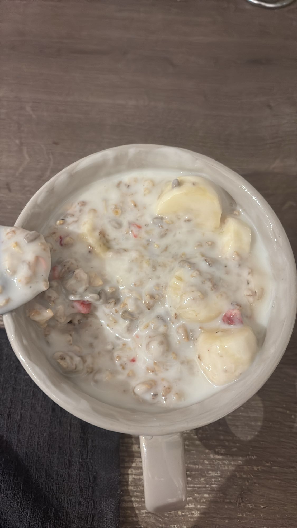 Yoghurt med frukt & müsli