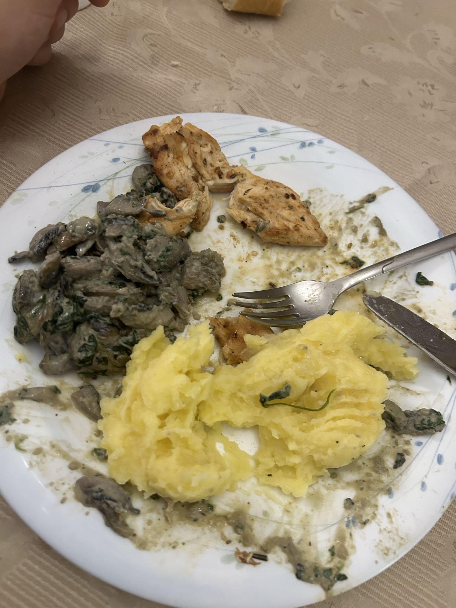 Chicken, mash & mushrooms