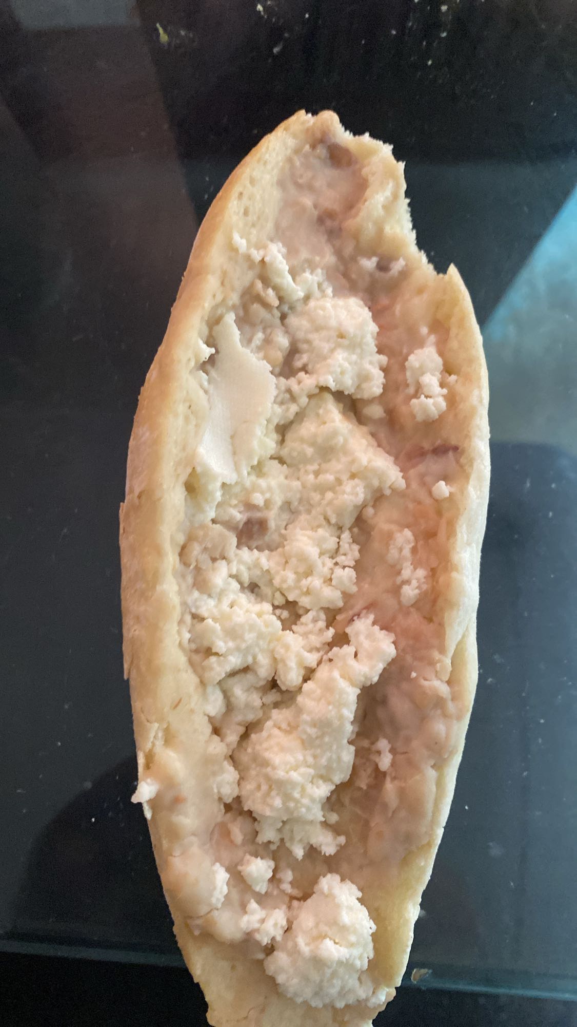 Mollete con frijoles y queso