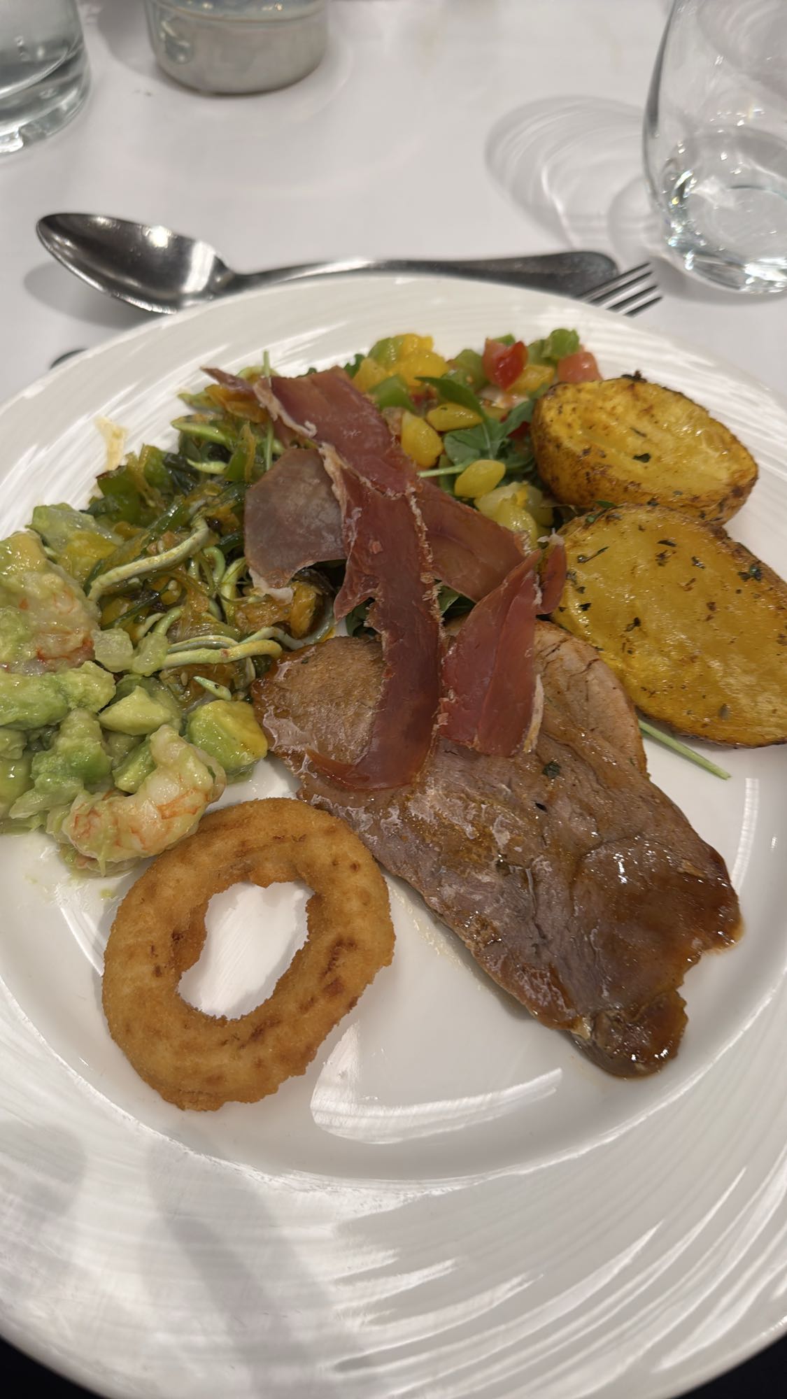 Gemischter Teller mit Fleisch