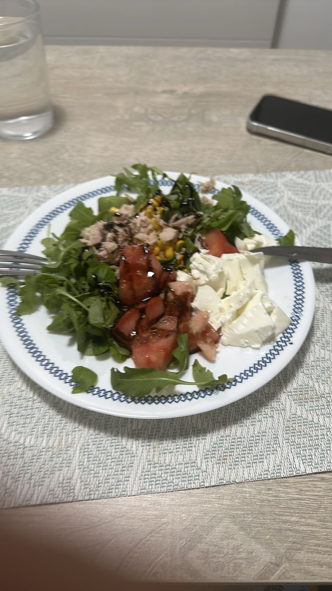 Ensalada de atún y queso