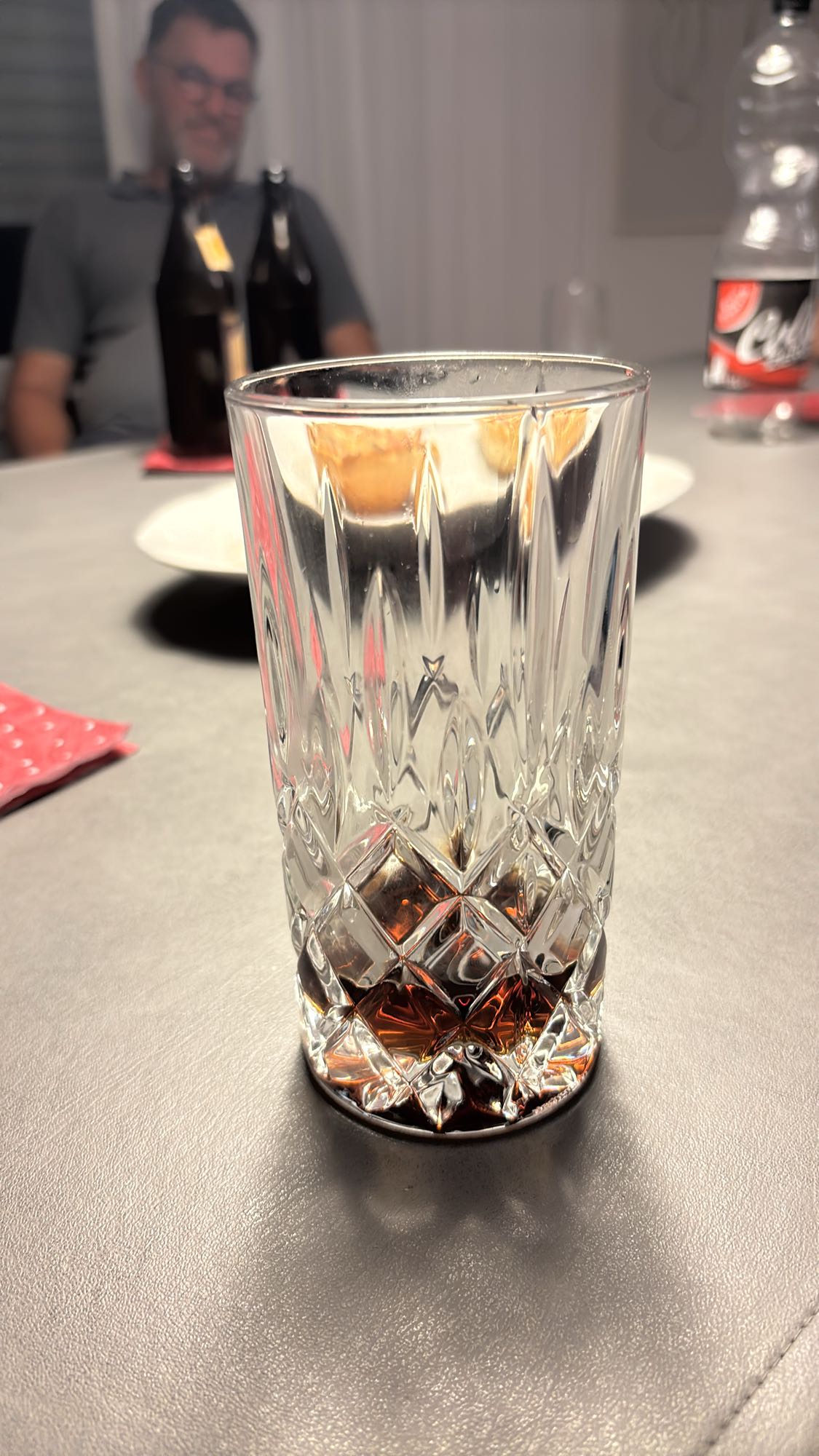 Kleines Glas Cola