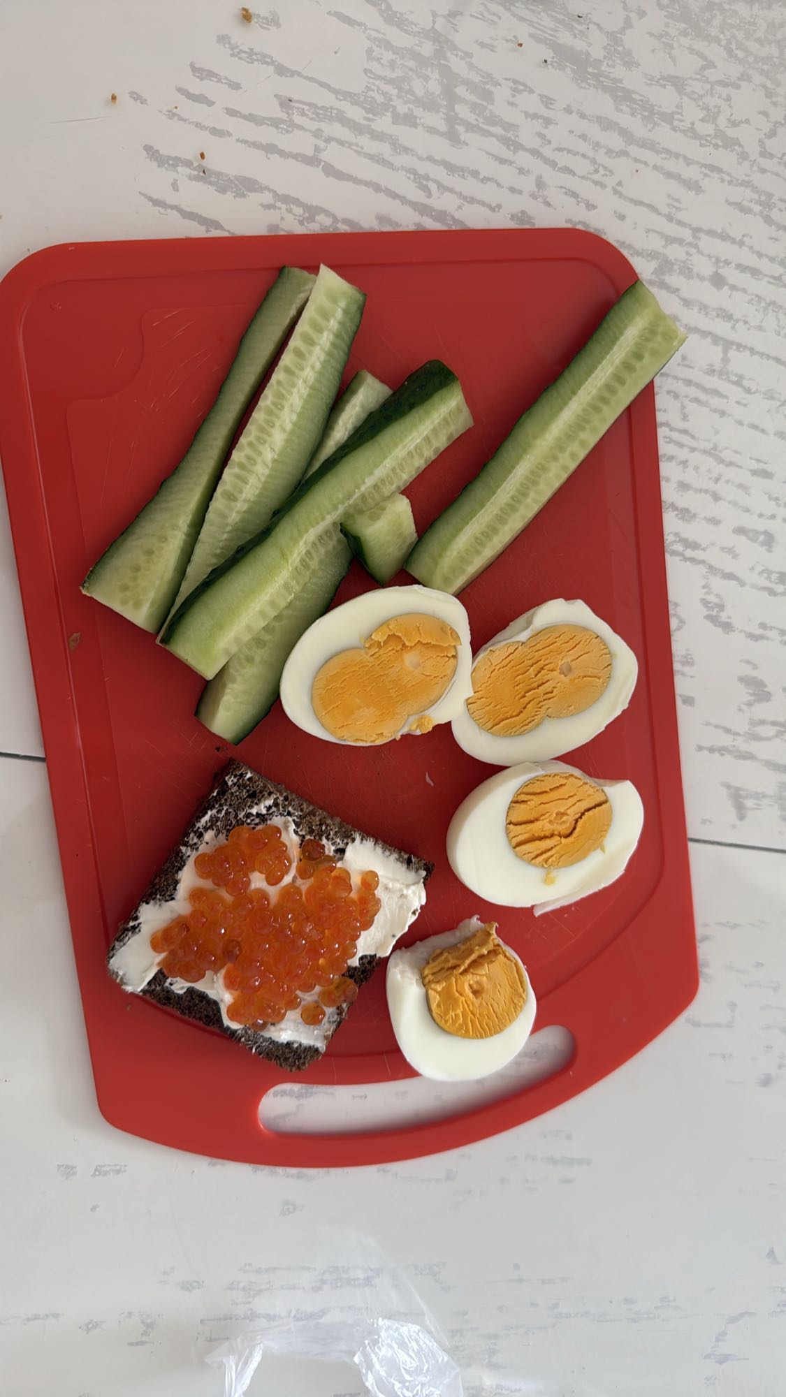 Яйца и тост с икрой