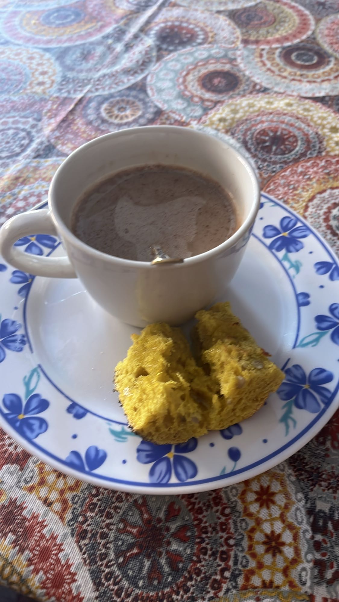 Chocolate caliente y pan