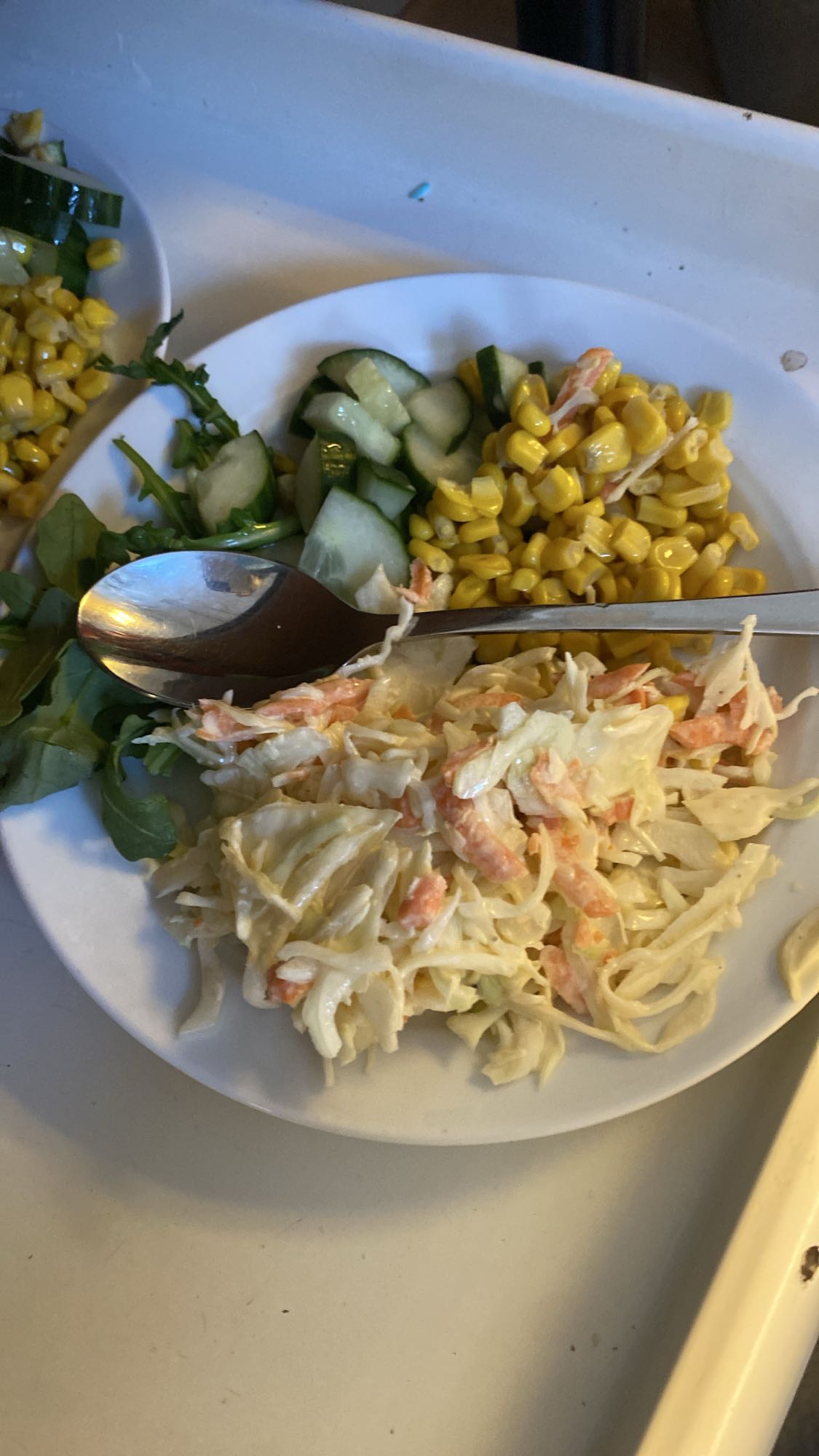 Majs- och kålsallad