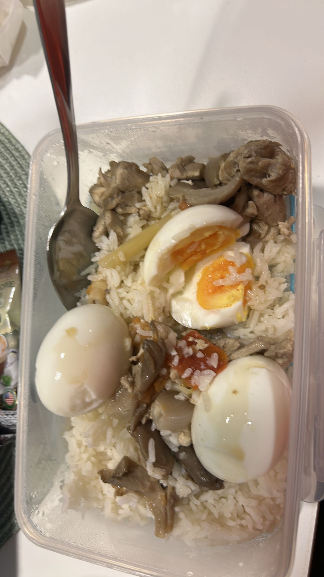 Ris med egg og kylling