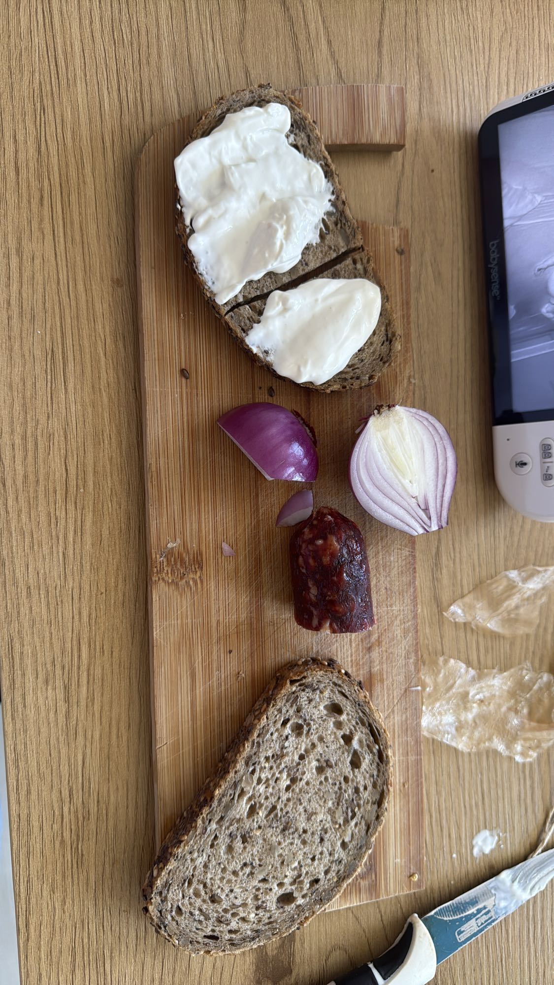 Sandviș rustic cu salam