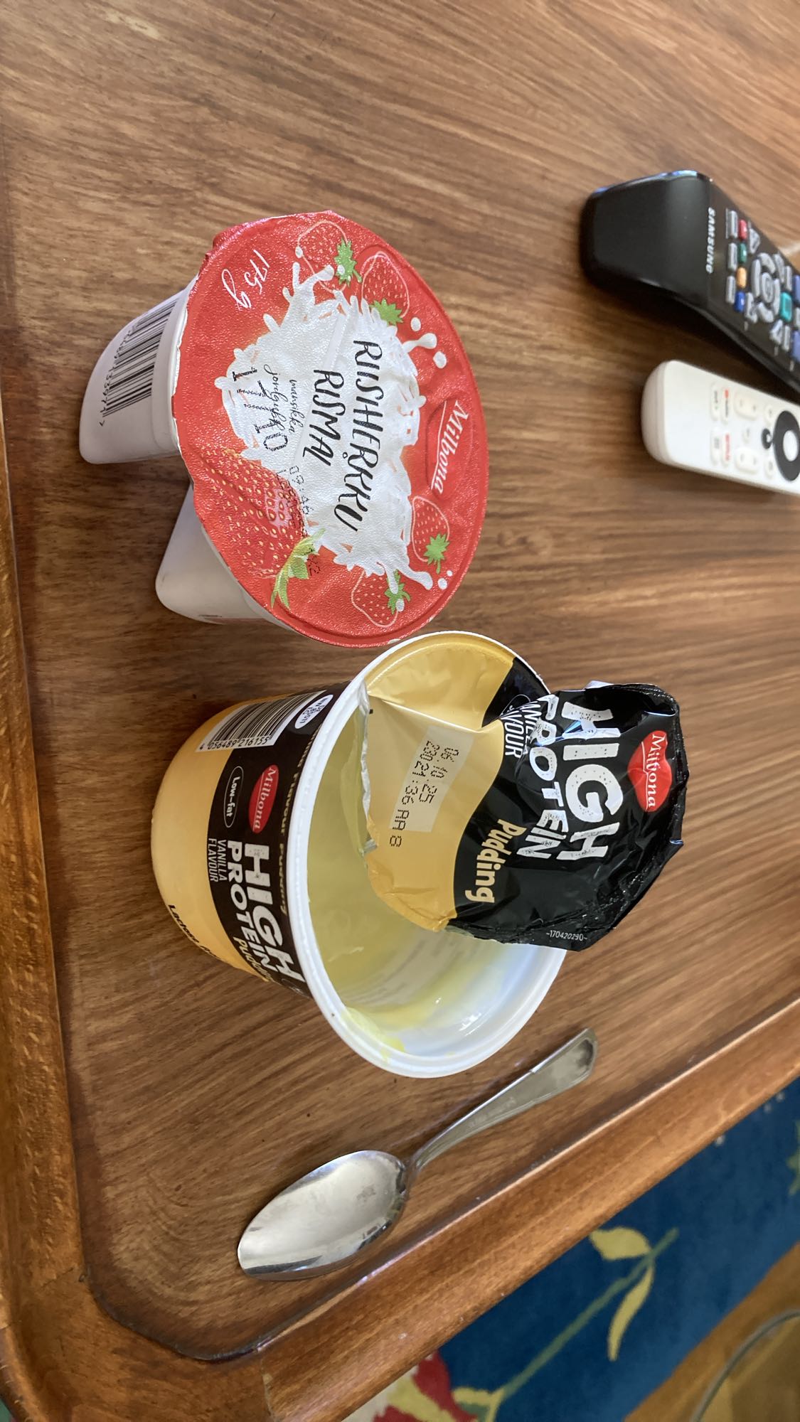 Yoghurt och proteinpudding