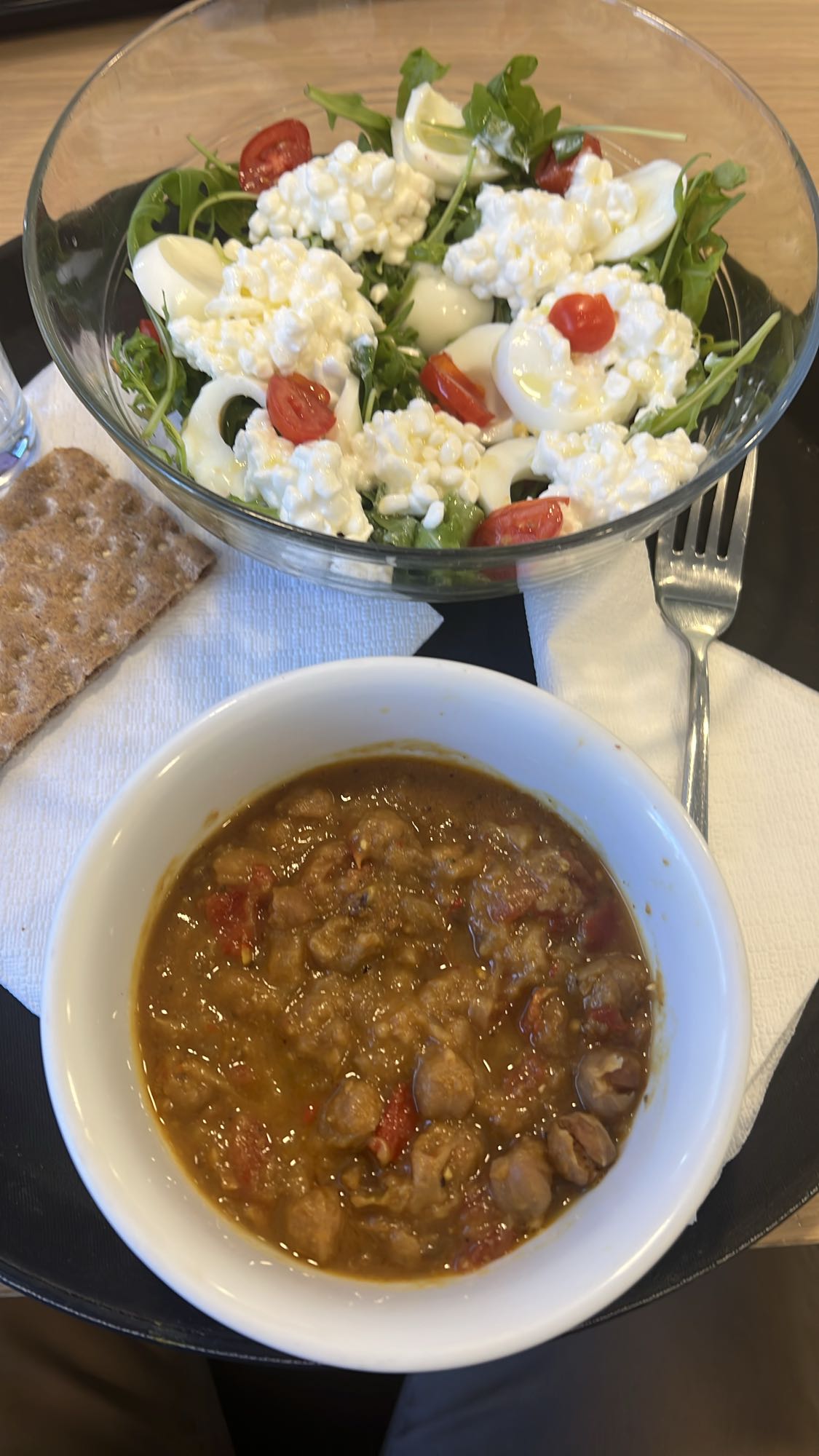 Σαλάτα με αυγό & φασολάδα