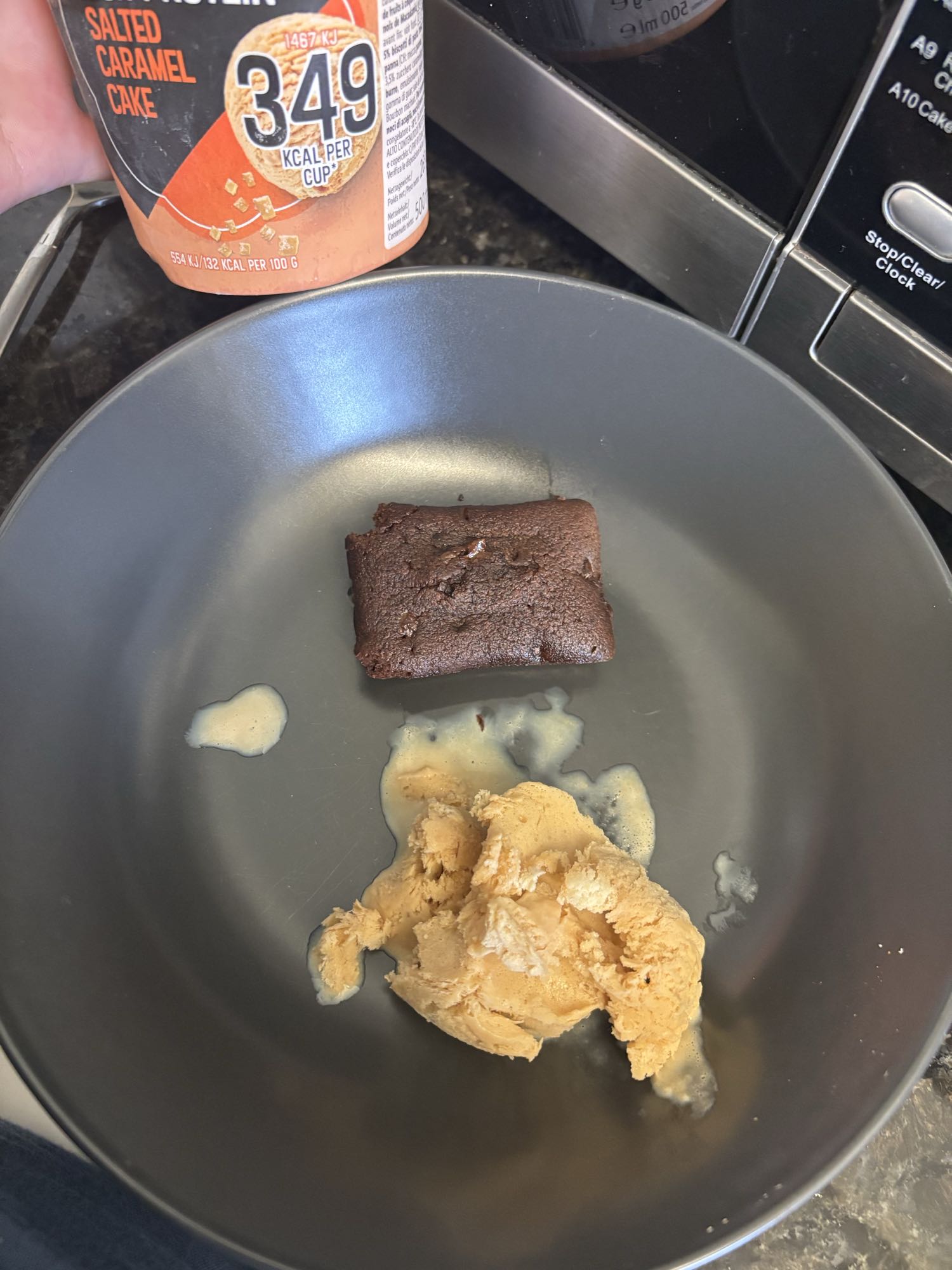 Salted Caramel Cake & Brownie