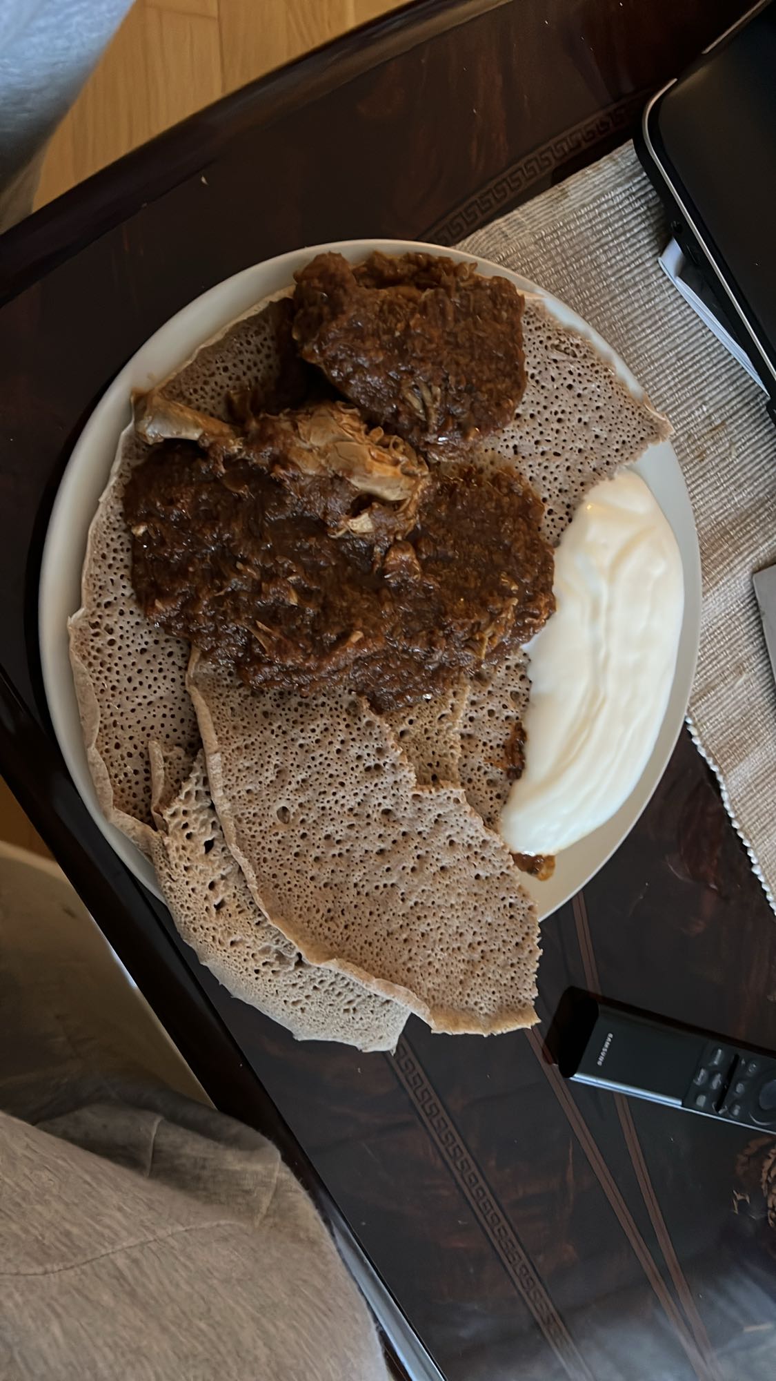 Injera med kycklinggryta