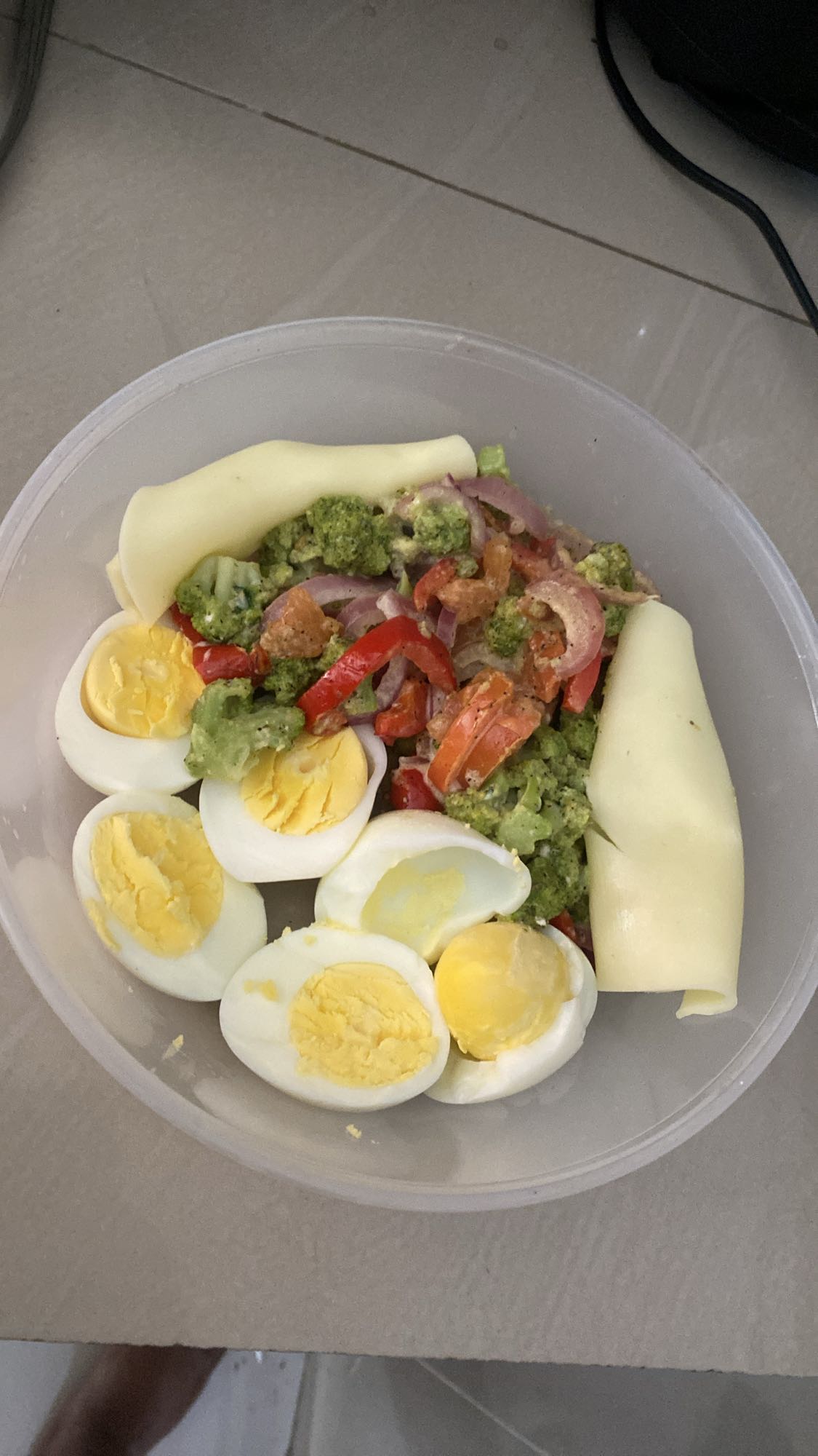 Ensalada huevo y queso