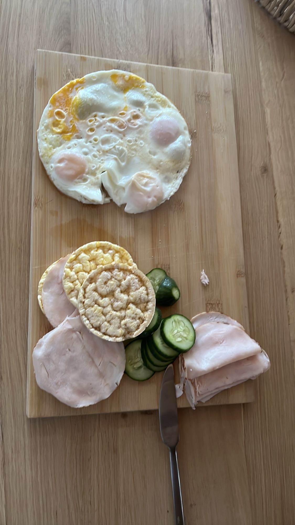 Eier, Reiswaffeln & Pute