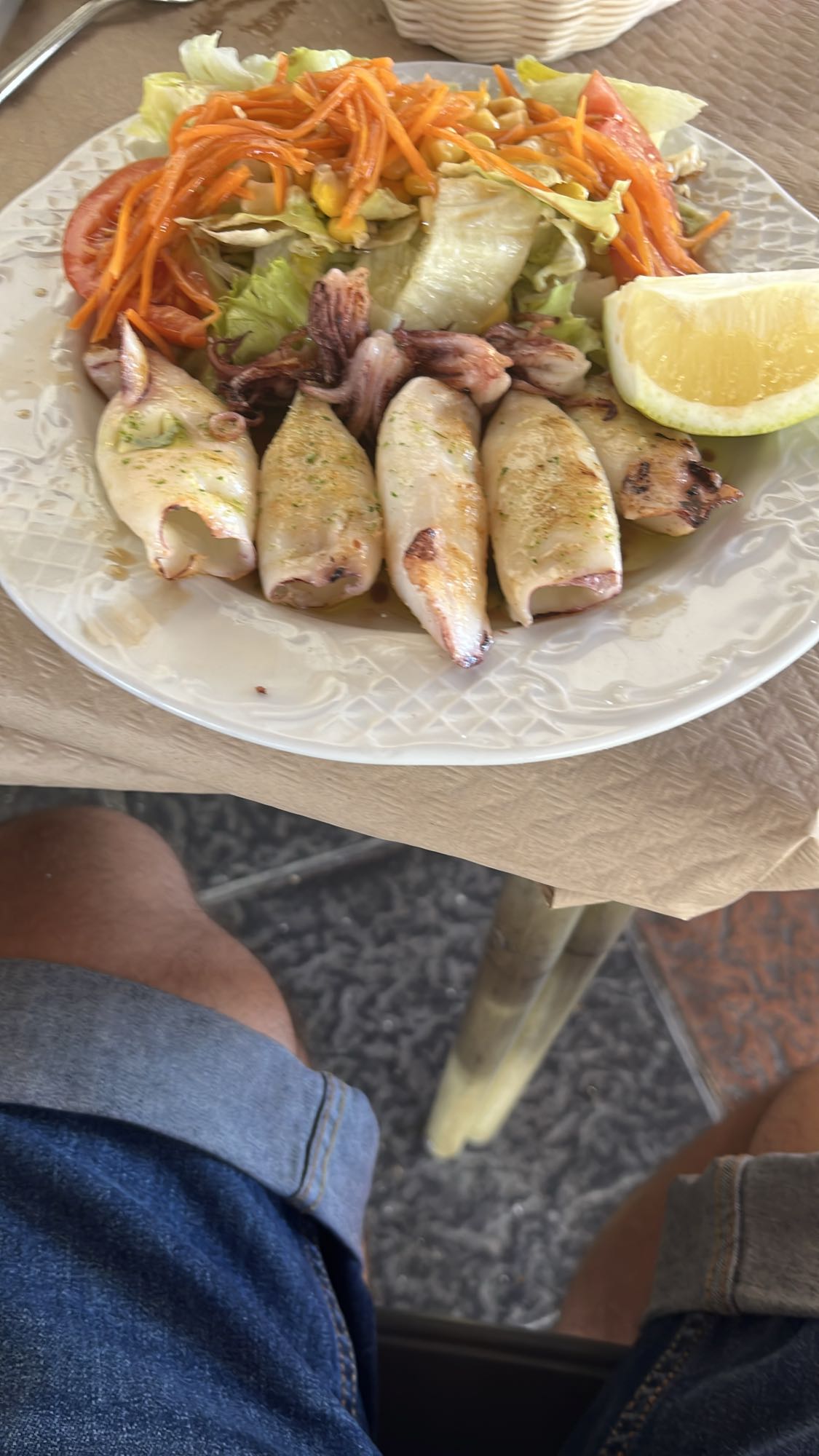 Calamares con ensalada