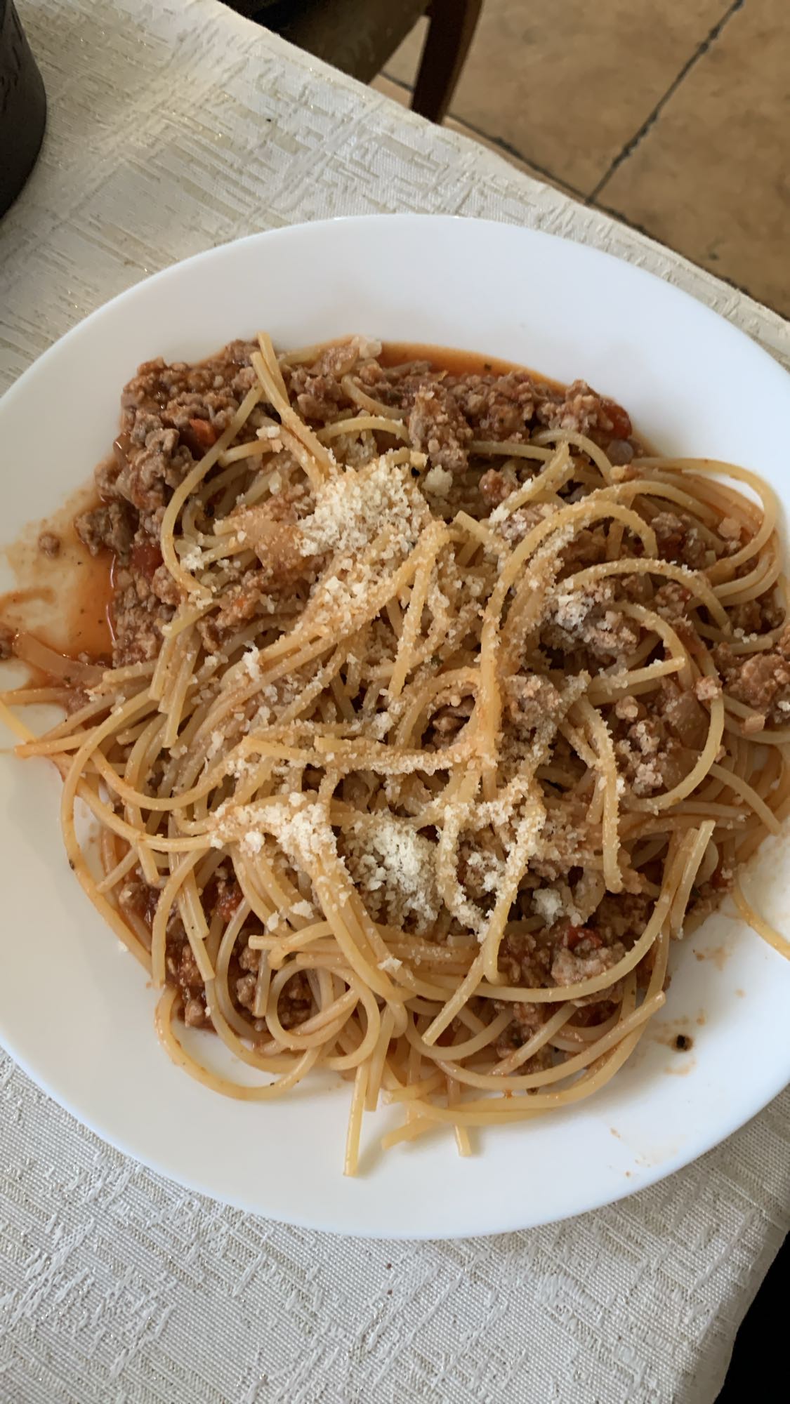 Spaghetti z mięsem i serem