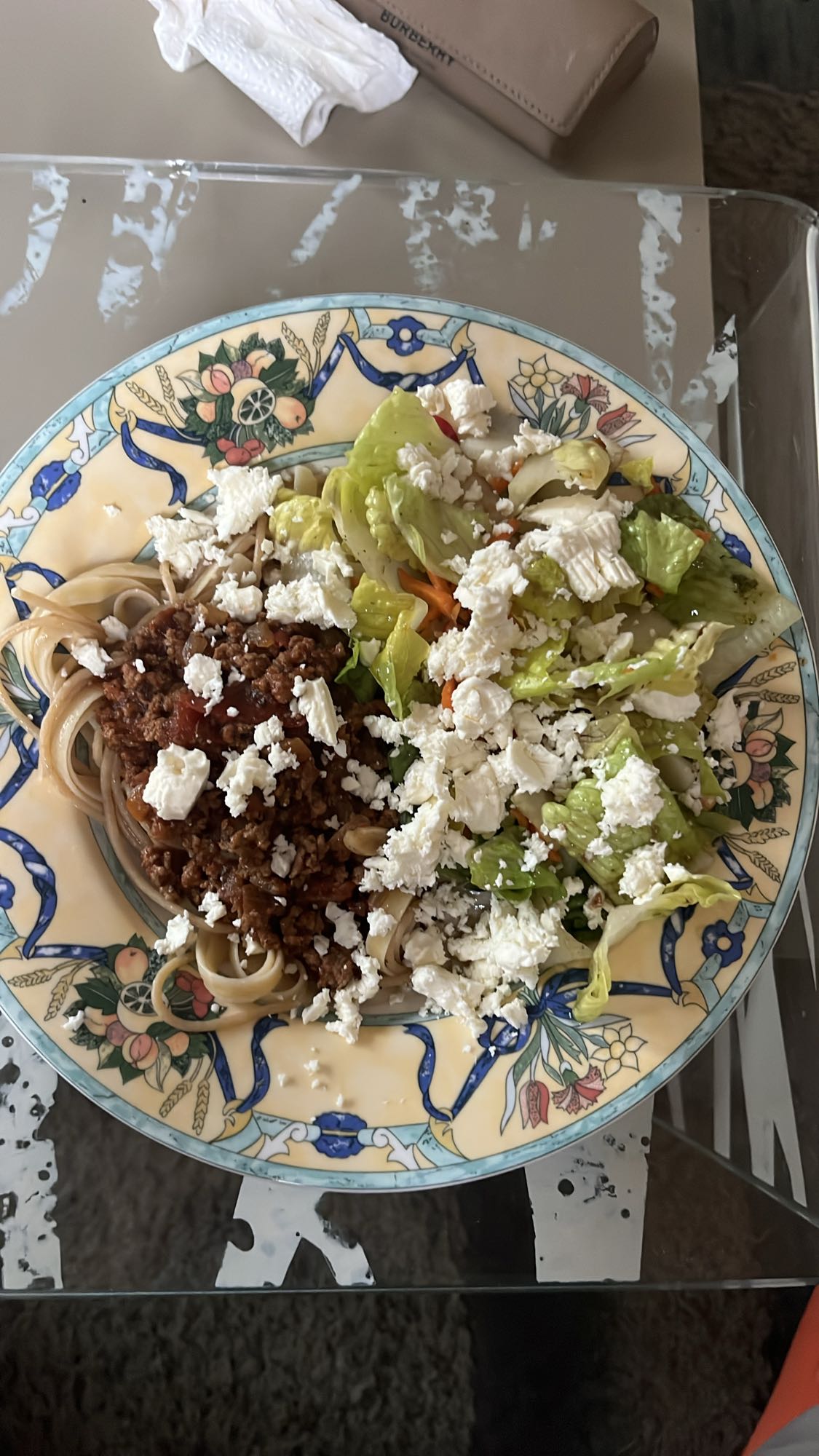 Spaghetti mit Salat