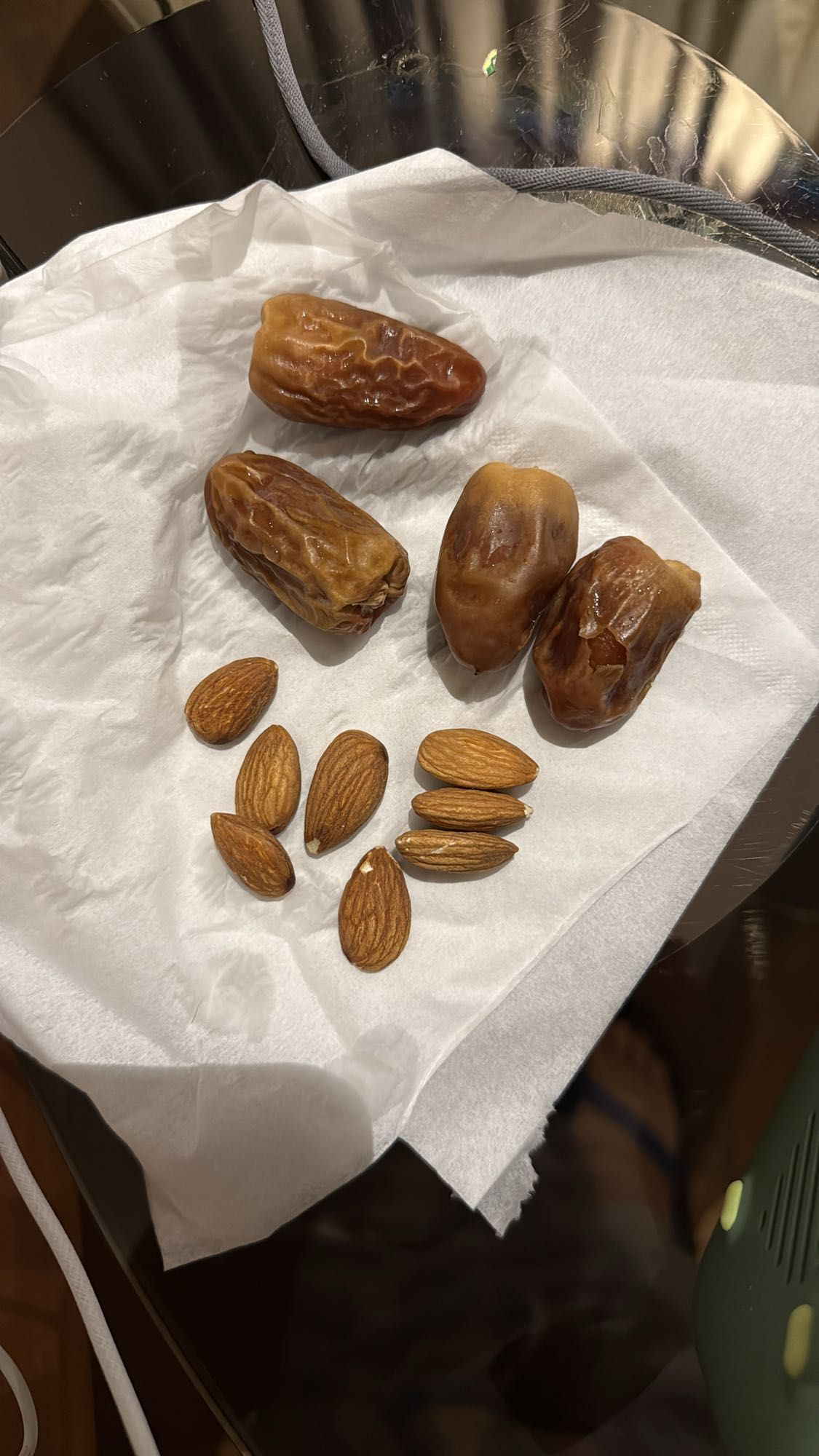 Dates and Almonds Snack